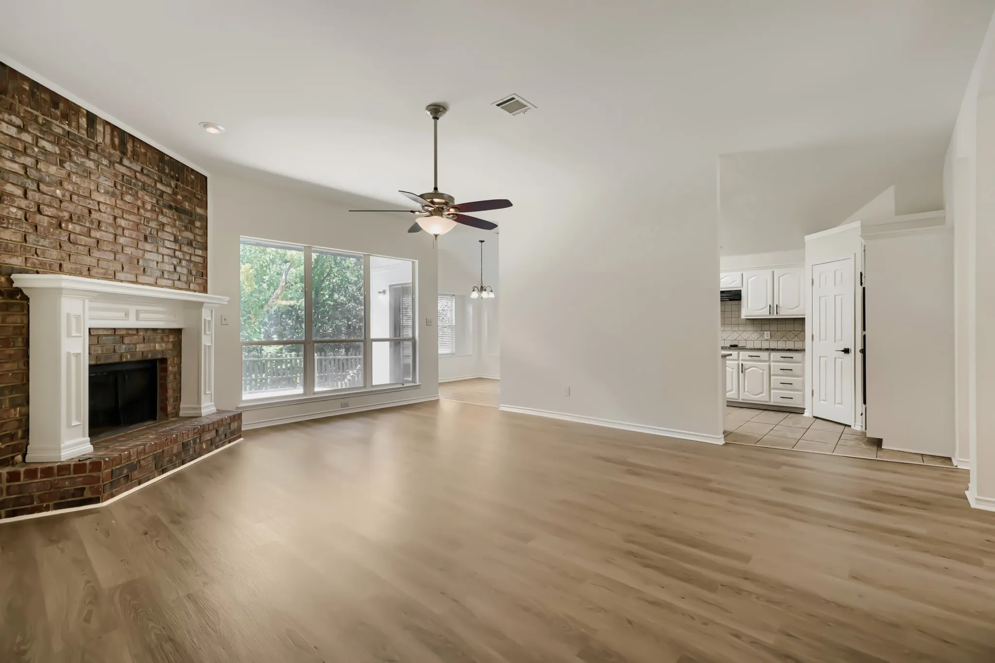Single Family Residence For Sale in Rockwall County , 1630 Ashbourne Drive, Rockwall, Texas 75087, 4 Bedroom, 2 Bathroom, 2 Garage spaces, 2,074 Sqft, built in 2003, mls#21205898, Real Estate Agent in Rockwall, Homes For Sale in Rockwall county, Homes For Sale in Rockwall, Realtor in Rockwall Texas, Real Estate Brokerage Independent Realty Texas, Luminita Cordes Realtor