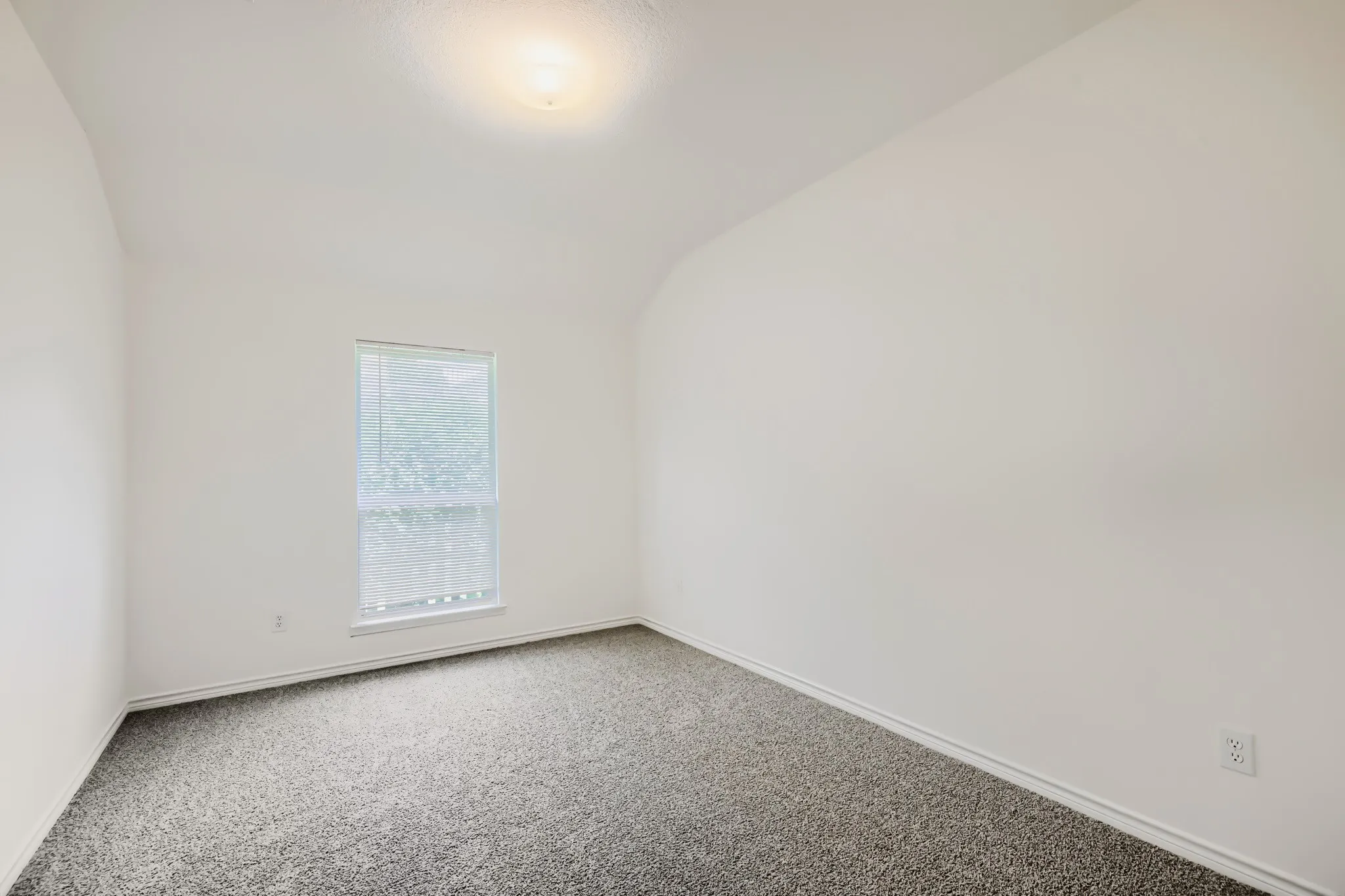 Single Family Residence For Sale in Rockwall County , 1630 Ashbourne Drive, Rockwall, Texas 75087, 4 Bedroom, 2 Bathroom, 2 Garage spaces, 2,074 Sqft, built in 2003, mls#21205898, Real Estate Agent in Rockwall, Homes For Sale in Rockwall county, Homes For Sale in Rockwall, Realtor in Rockwall Texas, Real Estate Brokerage Independent Realty Texas, Luminita Cordes Realtor