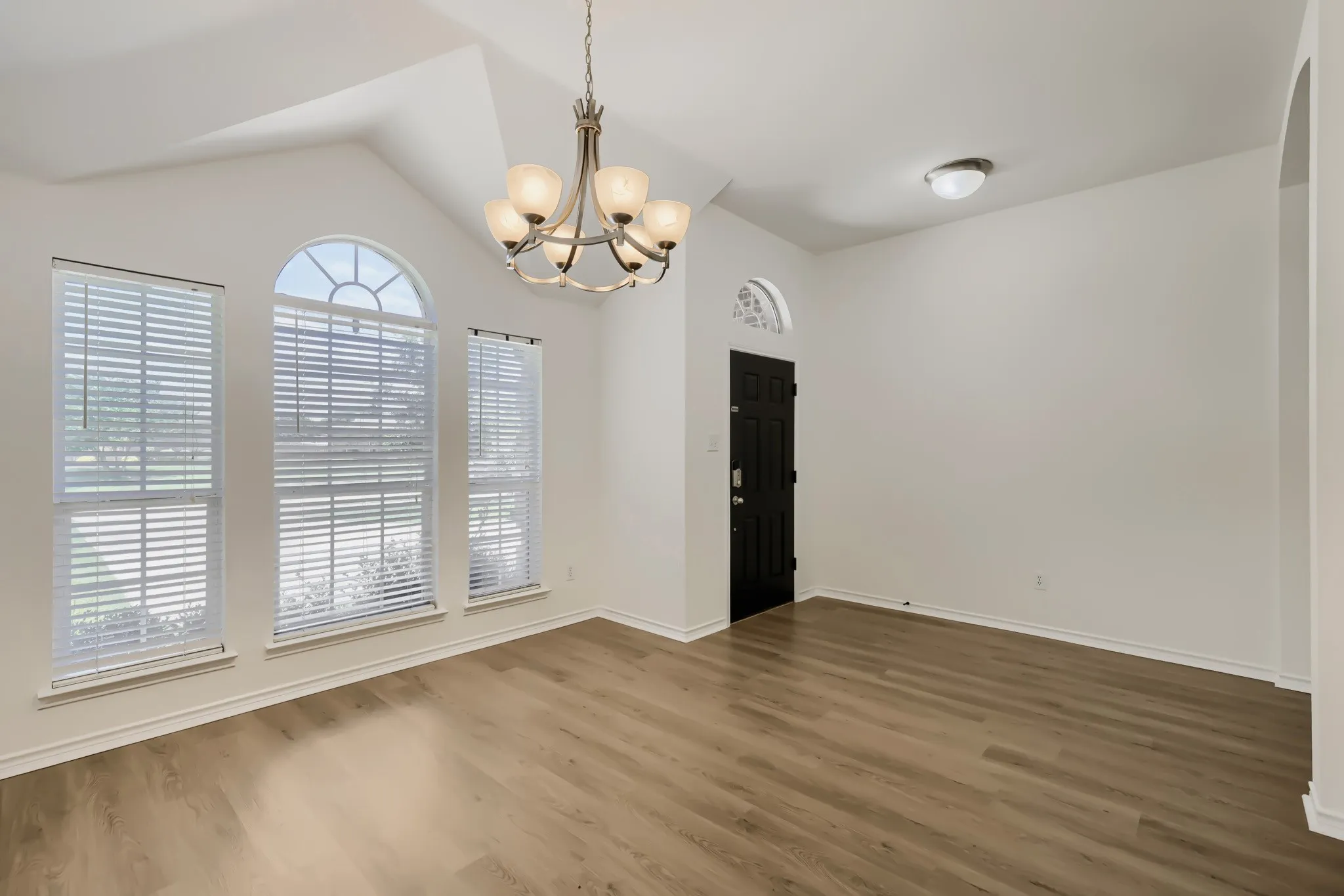 Single Family Residence For Sale in Rockwall County , 1630 Ashbourne Drive, Rockwall, Texas 75087, 4 Bedroom, 2 Bathroom, 2 Garage spaces, 2,074 Sqft, built in 2003, mls#21205898, Real Estate Agent in Rockwall, Homes For Sale in Rockwall county, Homes For Sale in Rockwall, Realtor in Rockwall Texas, Real Estate Brokerage Independent Realty Texas, Luminita Cordes Realtor