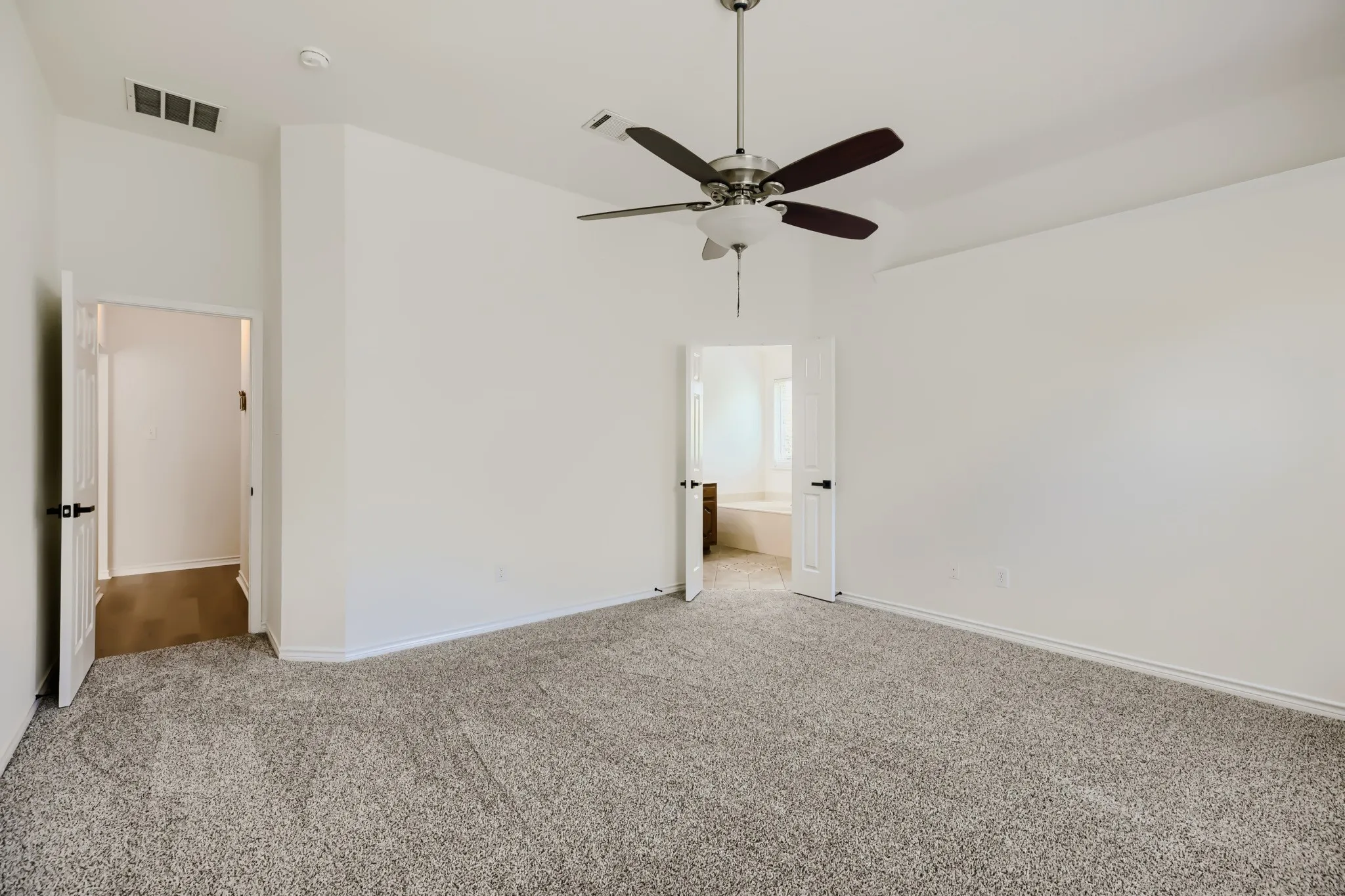 Single Family Residence For Sale in Rockwall County , 1630 Ashbourne Drive, Rockwall, Texas 75087, 4 Bedroom, 2 Bathroom, 2 Garage spaces, 2,074 Sqft, built in 2003, mls#21205898, Real Estate Agent in Rockwall, Homes For Sale in Rockwall county, Homes For Sale in Rockwall, Realtor in Rockwall Texas, Real Estate Brokerage Independent Realty Texas, Luminita Cordes Realtor