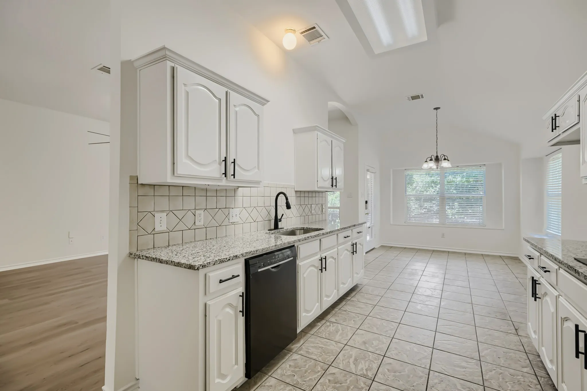 Single Family Residence For Sale in Rockwall County , 1630 Ashbourne Drive, Rockwall, Texas 75087, 4 Bedroom, 2 Bathroom, 2 Garage spaces, 2,074 Sqft, built in 2003, mls#21205898, Real Estate Agent in Rockwall, Homes For Sale in Rockwall county, Homes For Sale in Rockwall, Realtor in Rockwall Texas, Real Estate Brokerage Independent Realty Texas, Luminita Cordes Realtor