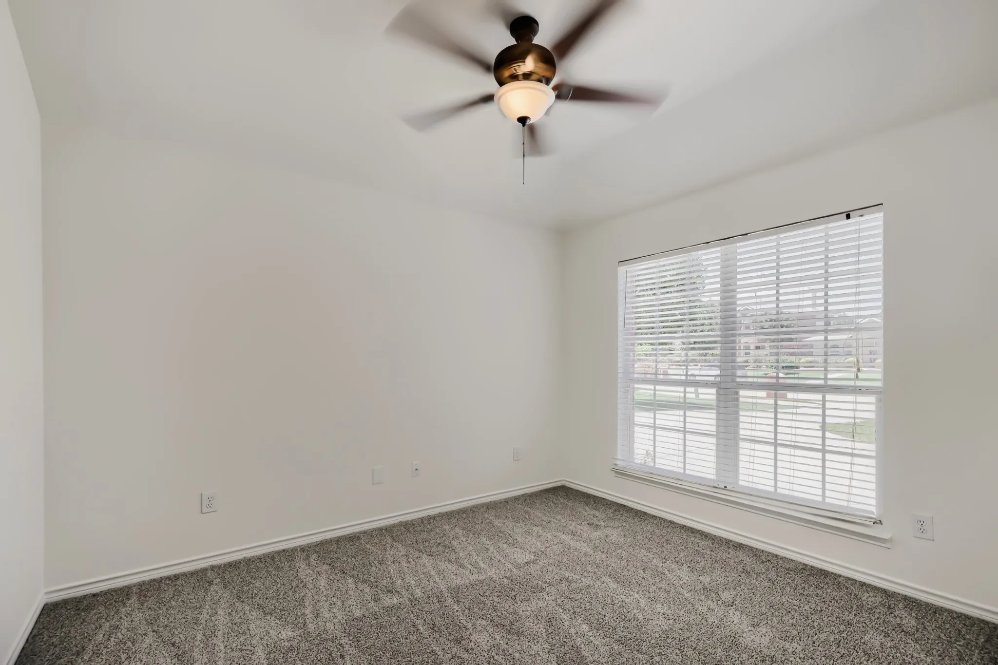 Single Family Residence For Sale in Rockwall County , 1630 Ashbourne Drive, Rockwall, Texas 75087, 4 Bedroom, 2 Bathroom, 2 Garage spaces, 2,074 Sqft, built in 2003, mls#21205898, Real Estate Agent in Rockwall, Homes For Sale in Rockwall county, Homes For Sale in Rockwall, Realtor in Rockwall Texas, Real Estate Brokerage Independent Realty Texas, Luminita Cordes Realtor