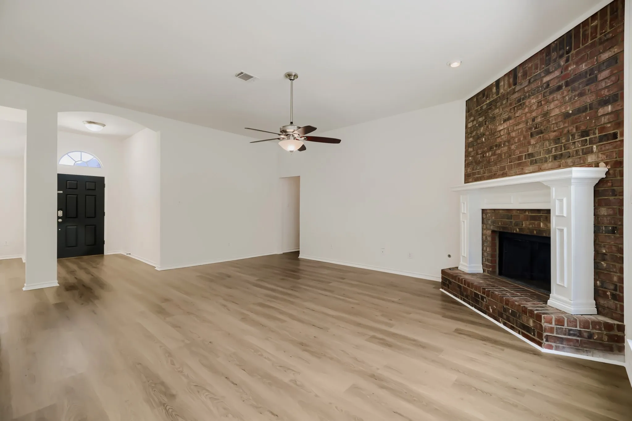 Single Family Residence For Sale in Rockwall County , 1630 Ashbourne Drive, Rockwall, Texas 75087, 4 Bedroom, 2 Bathroom, 2 Garage spaces, 2,074 Sqft, built in 2003, mls#21205898, Real Estate Agent in Rockwall, Homes For Sale in Rockwall county, Homes For Sale in Rockwall, Realtor in Rockwall Texas, Real Estate Brokerage Independent Realty Texas, Luminita Cordes Realtor