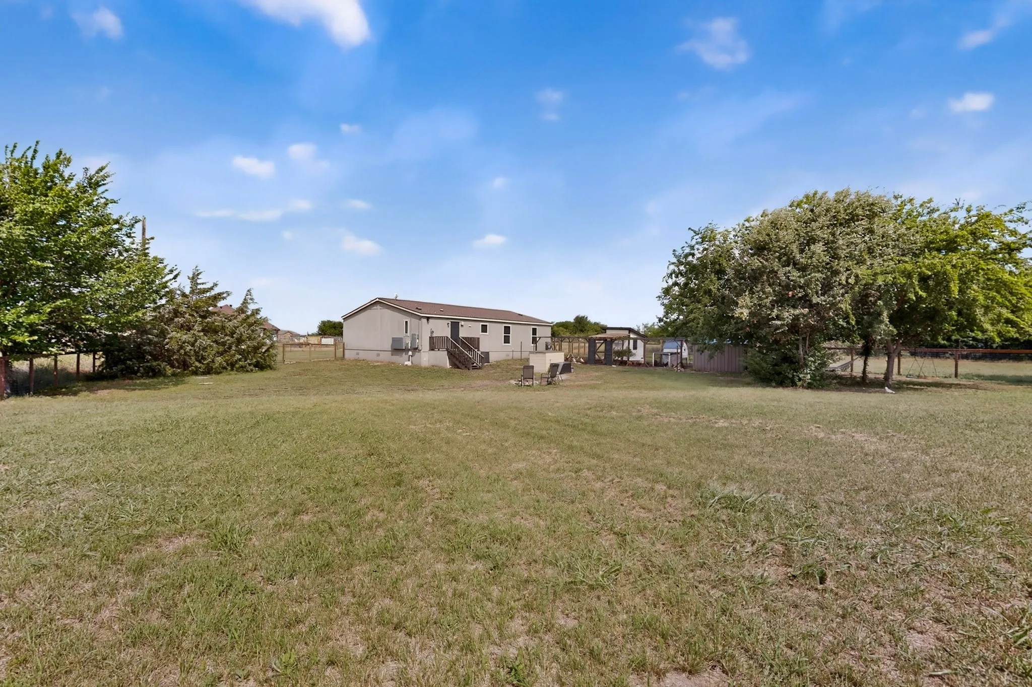 Manufactured Home For Sale in Wise County , 115 Vinall Circle, Decatur, Texas 76234, 3 Bedroom, 2 Bathroom, Garage spaces, 1,512 Sqft, built in 2020, mls#21299987, Real Estate Agent in Decatur, Homes For Sale in Wise county, Homes For Sale in Decatur, Realtor in Decatur Texas, Real Estate Brokerage Independent Realty Texas, Luminita Cordes Realtor