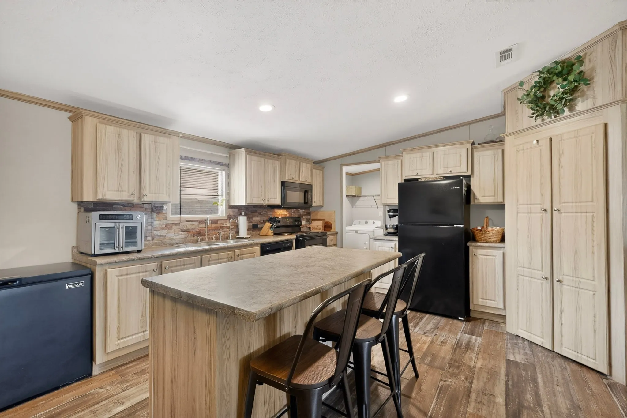 Manufactured Home For Sale in Wise County , 115 Vinall Circle, Decatur, Texas 76234, 3 Bedroom, 2 Bathroom, Garage spaces, 1,512 Sqft, built in 2020, mls#21299987, Real Estate Agent in Decatur, Homes For Sale in Wise county, Homes For Sale in Decatur, Realtor in Decatur Texas, Real Estate Brokerage Independent Realty Texas, Luminita Cordes Realtor