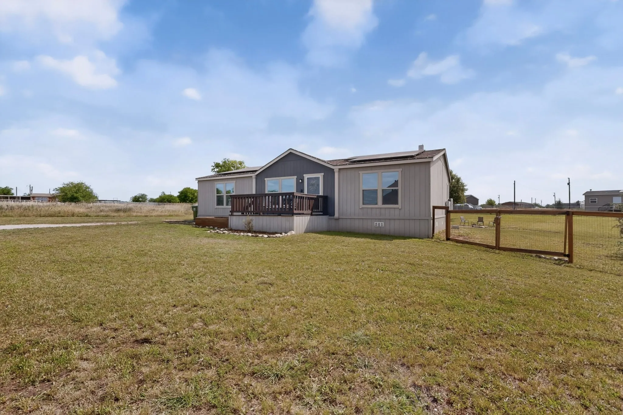 Manufactured Home For Sale in Wise County , 115 Vinall Circle, Decatur, Texas 76234, 3 Bedroom, 2 Bathroom, Garage spaces, 1,512 Sqft, built in 2020, mls#21299987, Real Estate Agent in Decatur, Homes For Sale in Wise county, Homes For Sale in Decatur, Realtor in Decatur Texas, Real Estate Brokerage Independent Realty Texas, Luminita Cordes Realtor