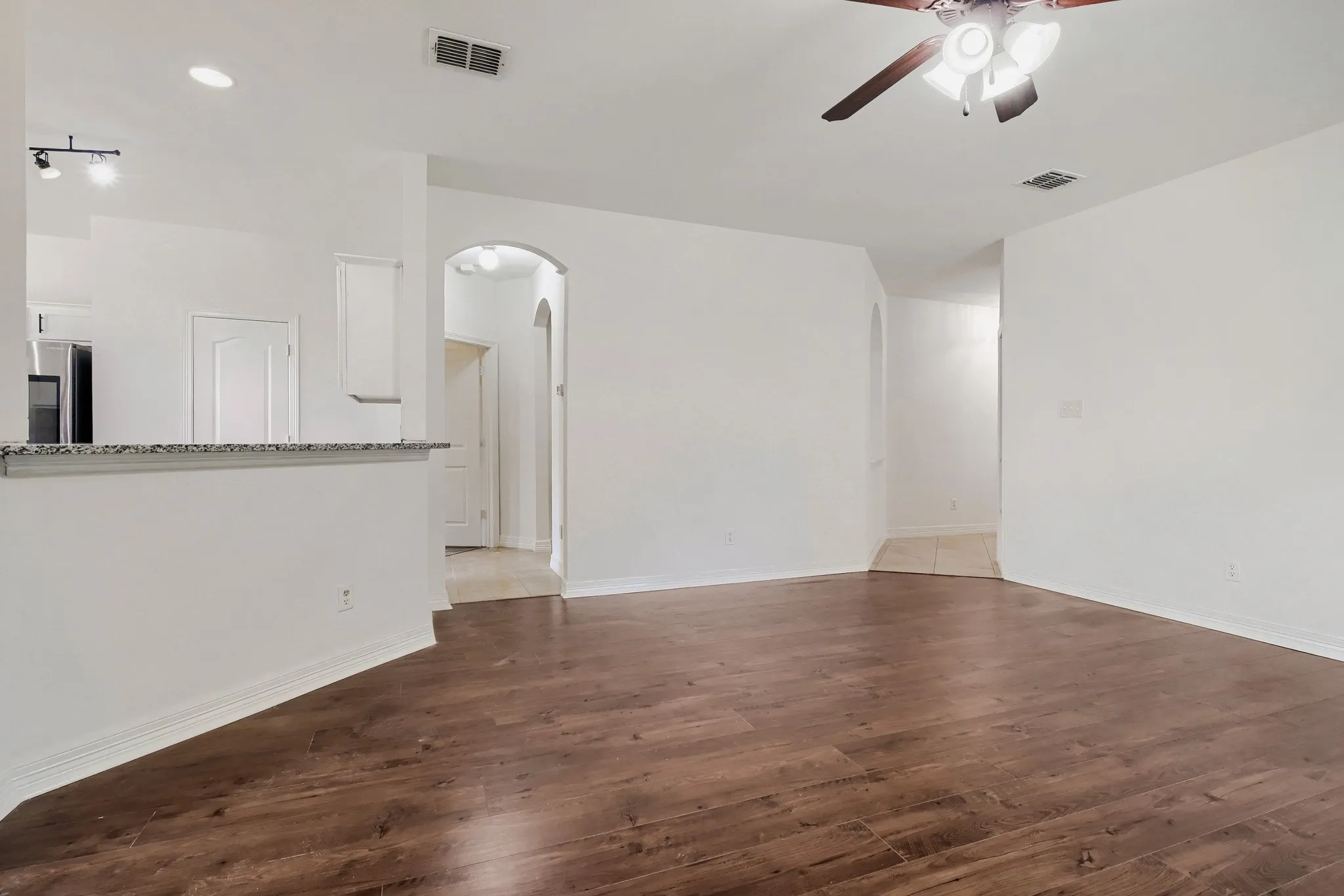 Single Family Residence For Sale in Collin County , 910 W Bois D Arc Street, Celina, Texas 75009, 3 Bedroom, 2 Bathroom, 2 Garage spaces, 1,748 Sqft, built in 2006, mls#21210346, Real Estate Agent in Celina, Homes For Sale in Collin county, Homes For Sale in Celina, Realtor in Celina Texas, Real Estate Brokerage Independent Realty Texas, Luminita Cordes Realtor