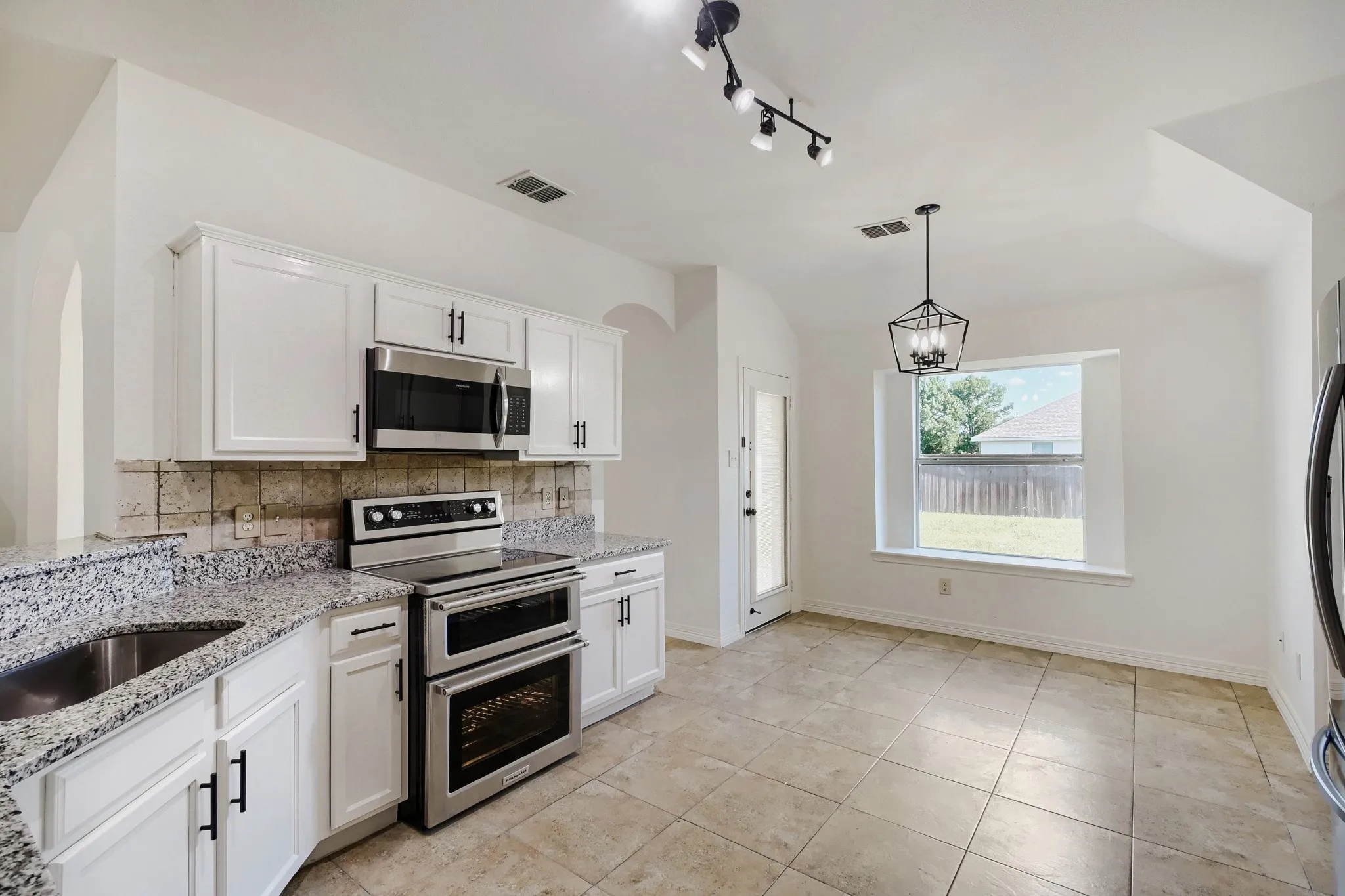 Single Family Residence For Sale in Collin County , 910 W Bois D Arc Street, Celina, Texas 75009, 3 Bedroom, 2 Bathroom, 2 Garage spaces, 1,748 Sqft, built in 2006, mls#21210346, Real Estate Agent in Celina, Homes For Sale in Collin county, Homes For Sale in Celina, Realtor in Celina Texas, Real Estate Brokerage Independent Realty Texas, Luminita Cordes Realtor