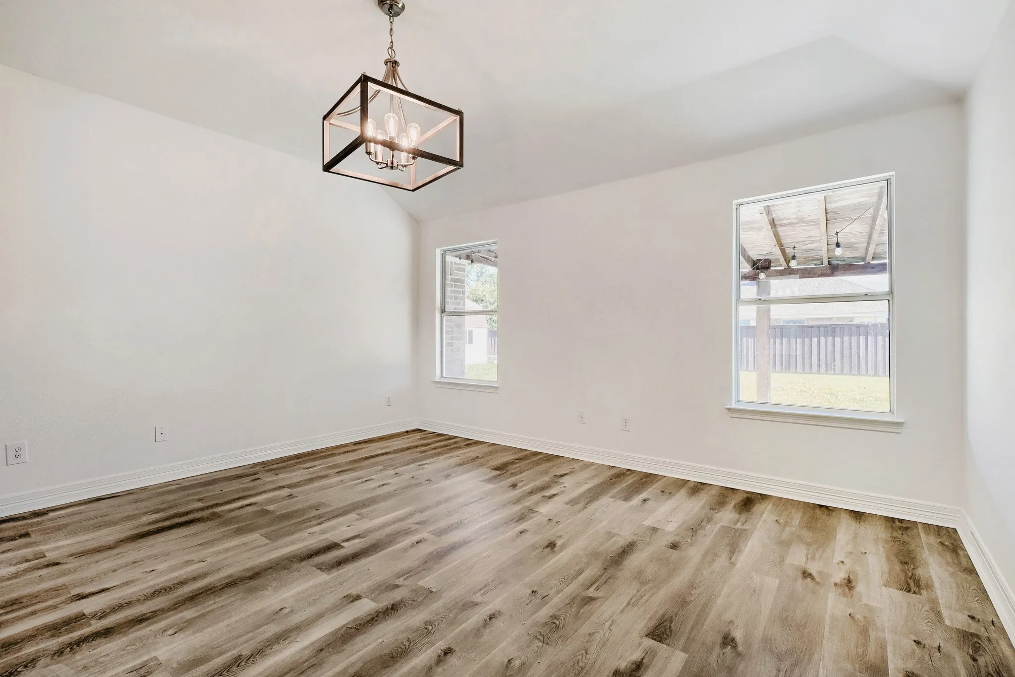 Single Family Residence For Sale in Collin County , 910 W Bois D Arc Street, Celina, Texas 75009, 3 Bedroom, 2 Bathroom, 2 Garage spaces, 1,748 Sqft, built in 2006, mls#21210346, Real Estate Agent in Celina, Homes For Sale in Collin county, Homes For Sale in Celina, Realtor in Celina Texas, Real Estate Brokerage Independent Realty Texas, Luminita Cordes Realtor