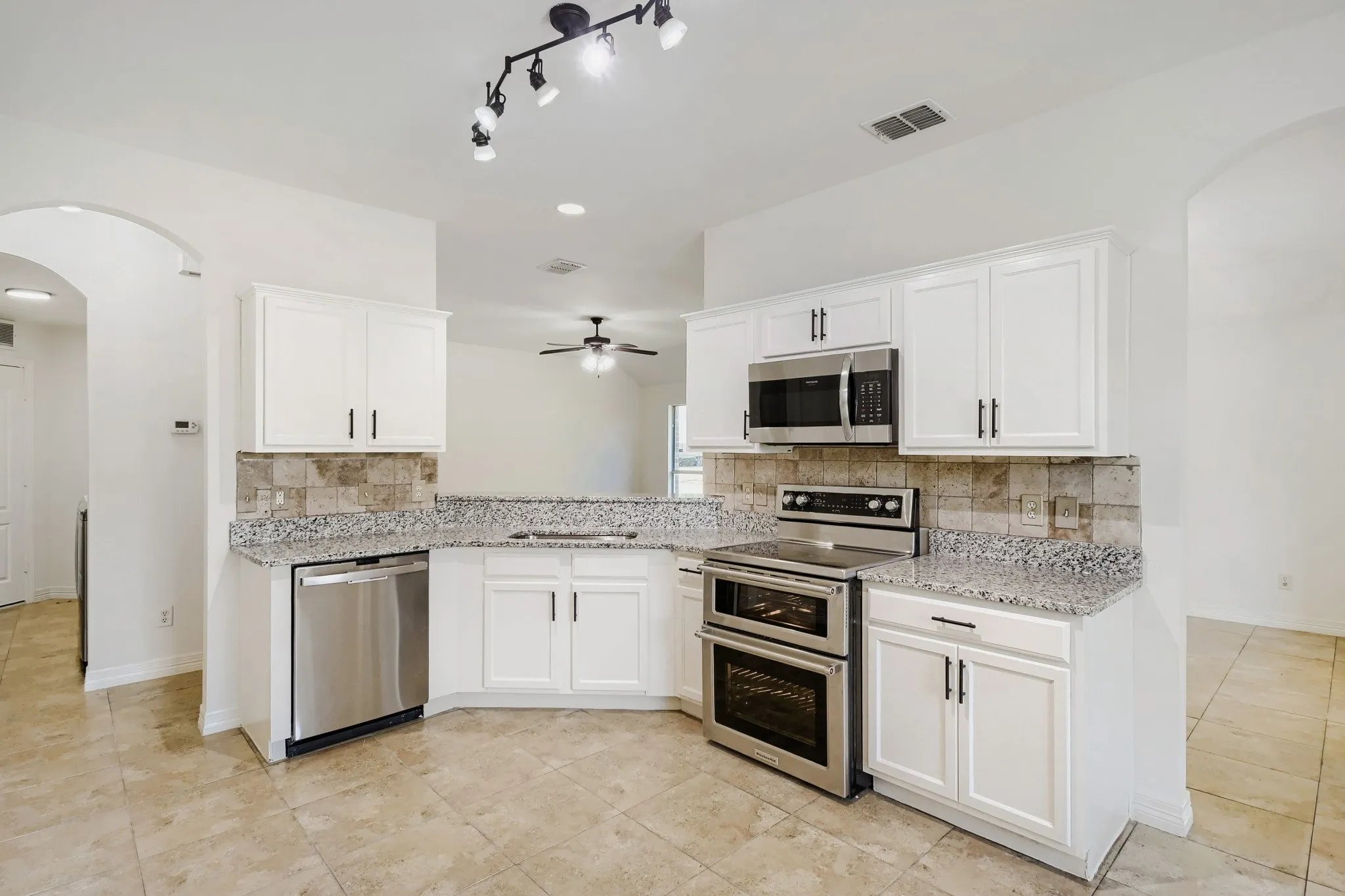 Single Family Residence For Sale in Collin County , 910 W Bois D Arc Street, Celina, Texas 75009, 3 Bedroom, 2 Bathroom, 2 Garage spaces, 1,748 Sqft, built in 2006, mls#21210346, Real Estate Agent in Celina, Homes For Sale in Collin county, Homes For Sale in Celina, Realtor in Celina Texas, Real Estate Brokerage Independent Realty Texas, Luminita Cordes Realtor