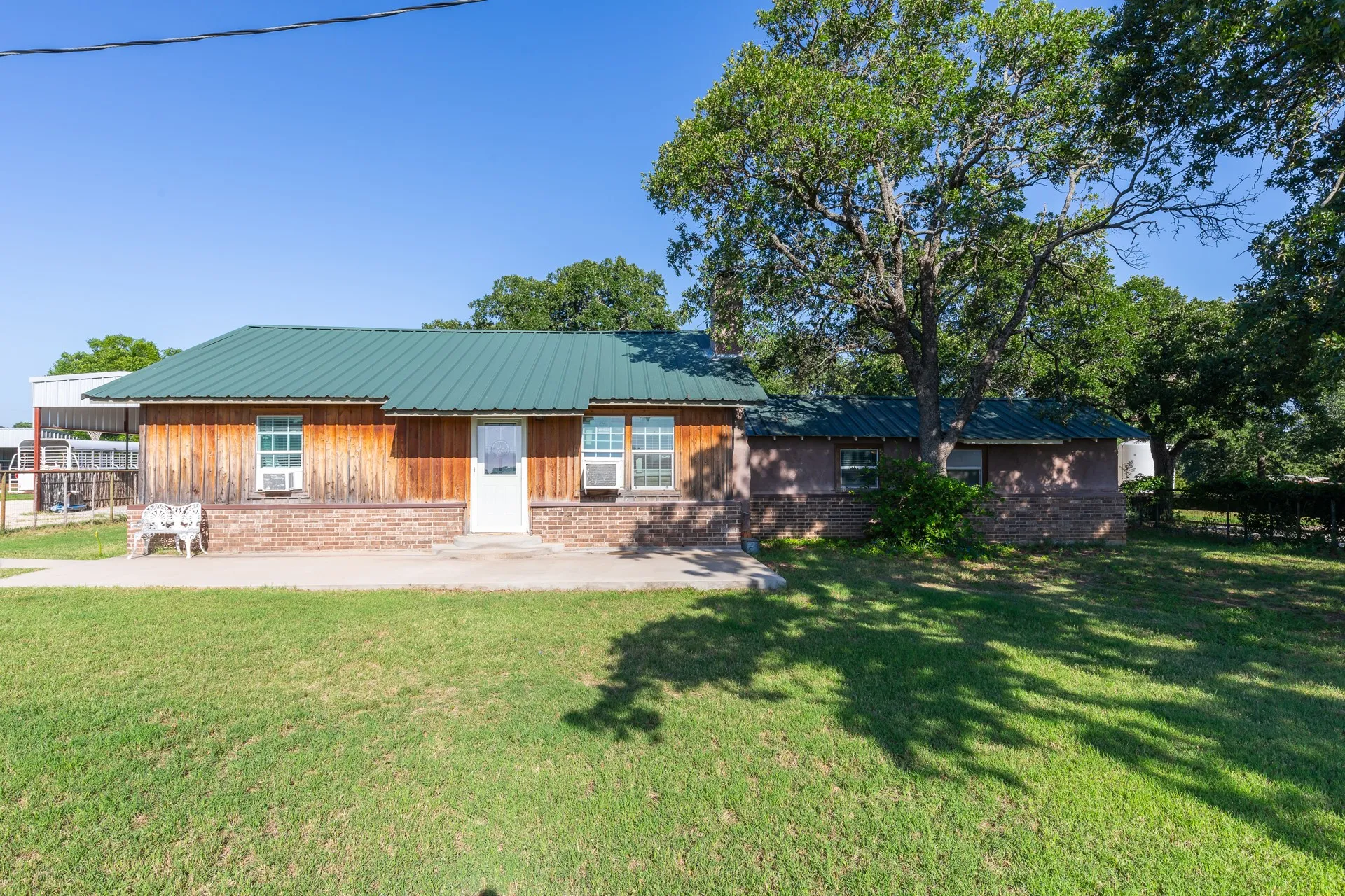 Single Family Residence For Sale in Callahan County , 2143 County Road 113, Clyde, Texas 79510, 4 Bedroom, 2 Bathroom, Garage spaces, 1,820 Sqft, built in 1948, mls#21300928, Real Estate Agent in Clyde, Homes For Sale in Callahan county, Homes For Sale in Clyde, Realtor in Clyde Texas, Real Estate Brokerage Independent Realty Texas, Luminita Cordes Realtor