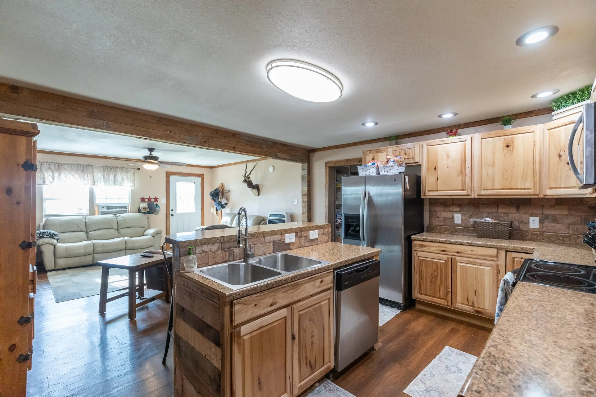 Single Family Residence For Sale in Callahan County , 2143 County Road 113, Clyde, Texas 79510, 4 Bedroom, 2 Bathroom, Garage spaces, 1,820 Sqft, built in 1948, mls#21300928, Real Estate Agent in Clyde, Homes For Sale in Callahan county, Homes For Sale in Clyde, Realtor in Clyde Texas, Real Estate Brokerage Independent Realty Texas, Luminita Cordes Realtor