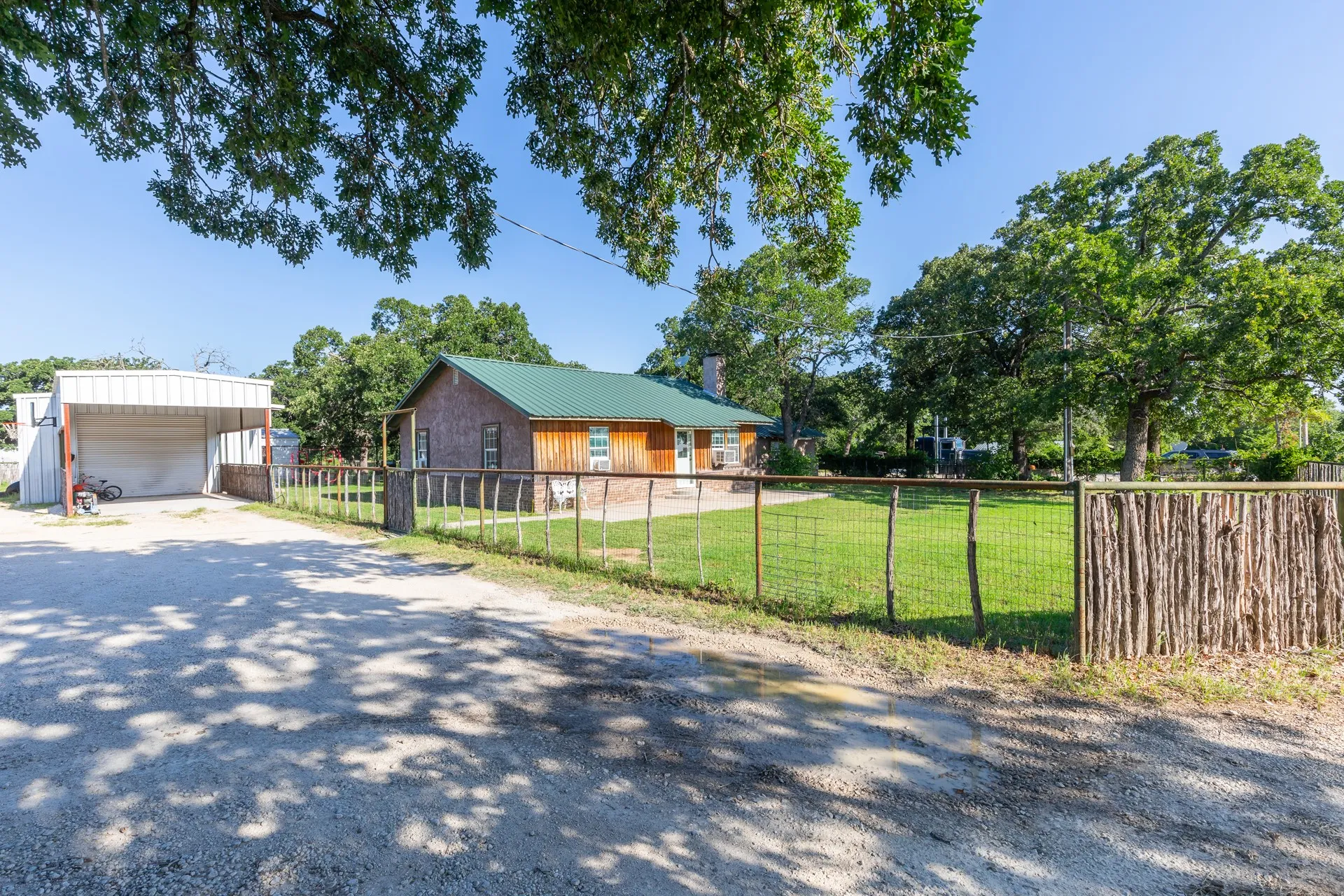 Single Family Residence For Sale in Callahan County , 2143 County Road 113, Clyde, Texas 79510, 4 Bedroom, 2 Bathroom, Garage spaces, 1,820 Sqft, built in 1948, mls#21300928, Real Estate Agent in Clyde, Homes For Sale in Callahan county, Homes For Sale in Clyde, Realtor in Clyde Texas, Real Estate Brokerage Independent Realty Texas, Luminita Cordes Realtor