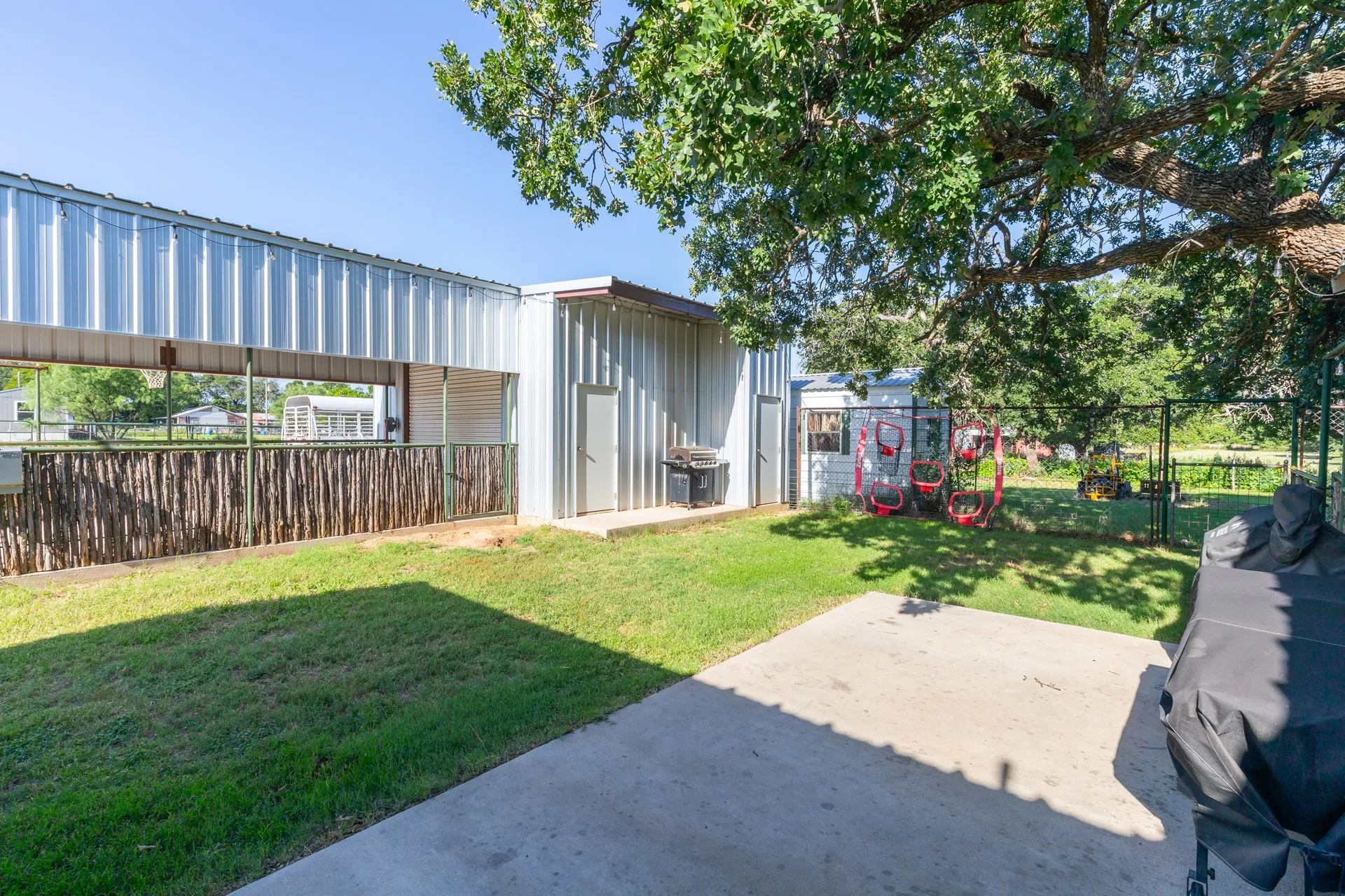 Single Family Residence For Sale in Callahan County , 2143 County Road 113, Clyde, Texas 79510, 4 Bedroom, 2 Bathroom, Garage spaces, 1,820 Sqft, built in 1948, mls#21300928, Real Estate Agent in Clyde, Homes For Sale in Callahan county, Homes For Sale in Clyde, Realtor in Clyde Texas, Real Estate Brokerage Independent Realty Texas, Luminita Cordes Realtor