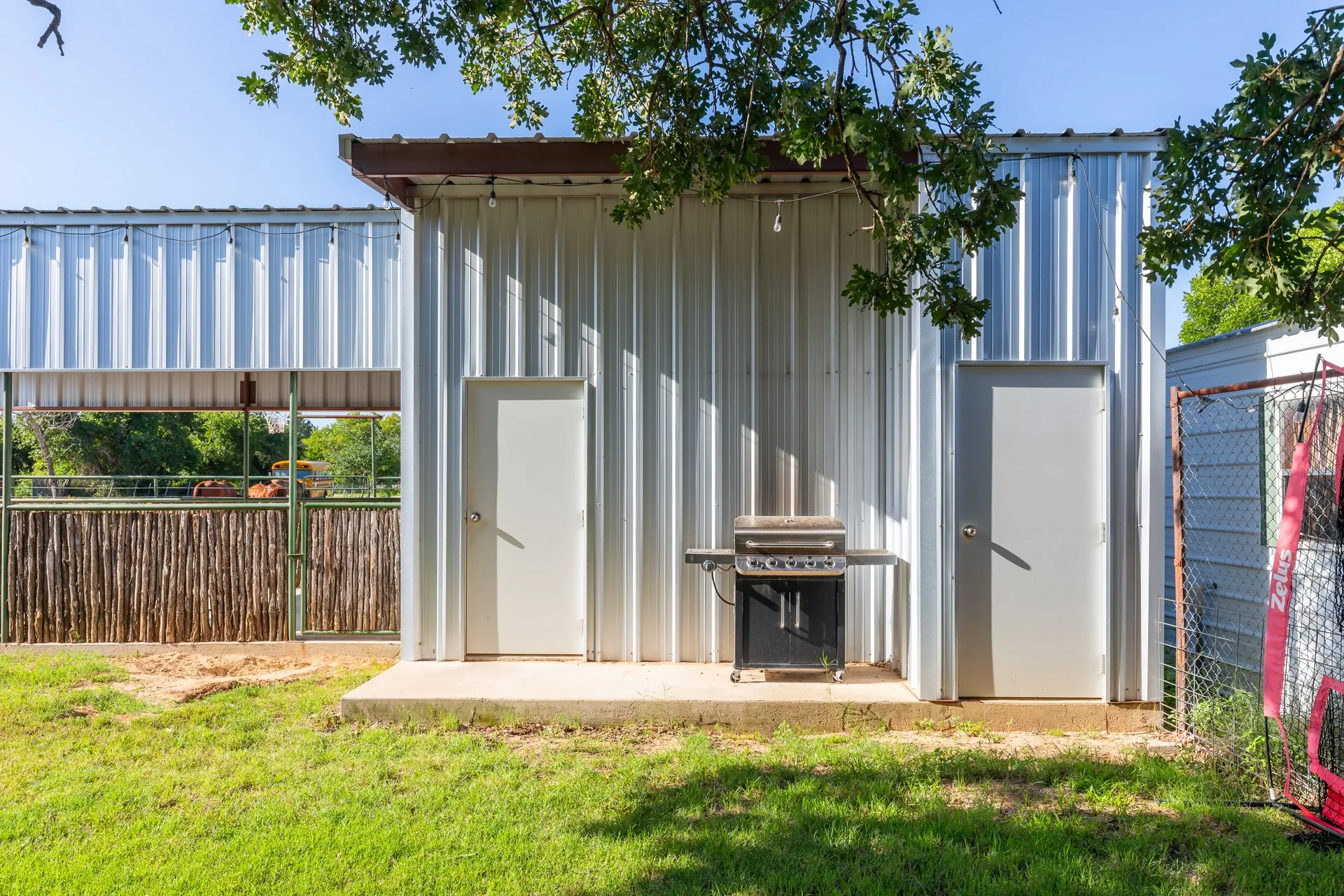 Single Family Residence For Sale in Callahan County , 2143 County Road 113, Clyde, Texas 79510, 4 Bedroom, 2 Bathroom, Garage spaces, 1,820 Sqft, built in 1948, mls#21300928, Real Estate Agent in Clyde, Homes For Sale in Callahan county, Homes For Sale in Clyde, Realtor in Clyde Texas, Real Estate Brokerage Independent Realty Texas, Luminita Cordes Realtor