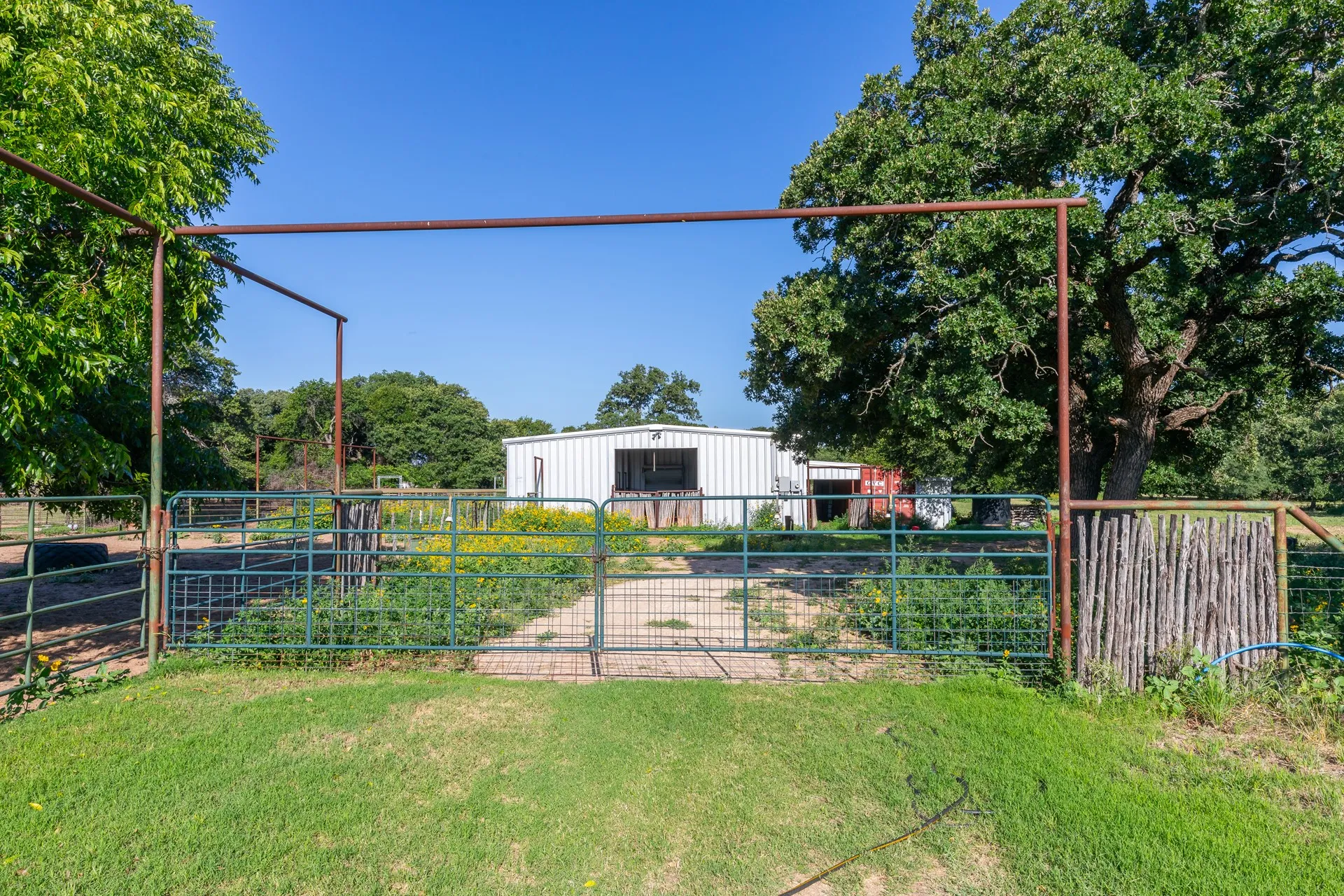 Single Family Residence For Sale in Callahan County , 2143 County Road 113, Clyde, Texas 79510, 4 Bedroom, 2 Bathroom, Garage spaces, 1,820 Sqft, built in 1948, mls#21300928, Real Estate Agent in Clyde, Homes For Sale in Callahan county, Homes For Sale in Clyde, Realtor in Clyde Texas, Real Estate Brokerage Independent Realty Texas, Luminita Cordes Realtor