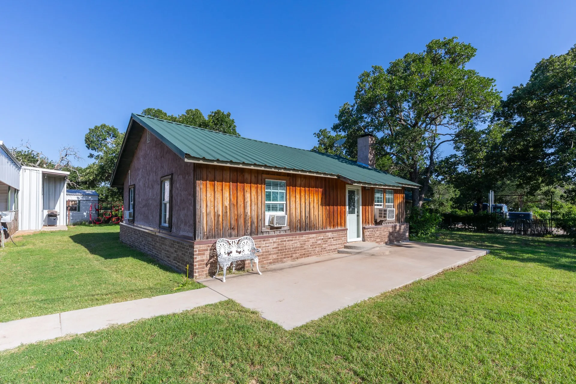 Single Family Residence For Sale in Callahan County , 2143 County Road 113, Clyde, Texas 79510, 4 Bedroom, 2 Bathroom, Garage spaces, 1,820 Sqft, built in 1948, mls#21300928, Real Estate Agent in Clyde, Homes For Sale in Callahan county, Homes For Sale in Clyde, Realtor in Clyde Texas, Real Estate Brokerage Independent Realty Texas, Luminita Cordes Realtor