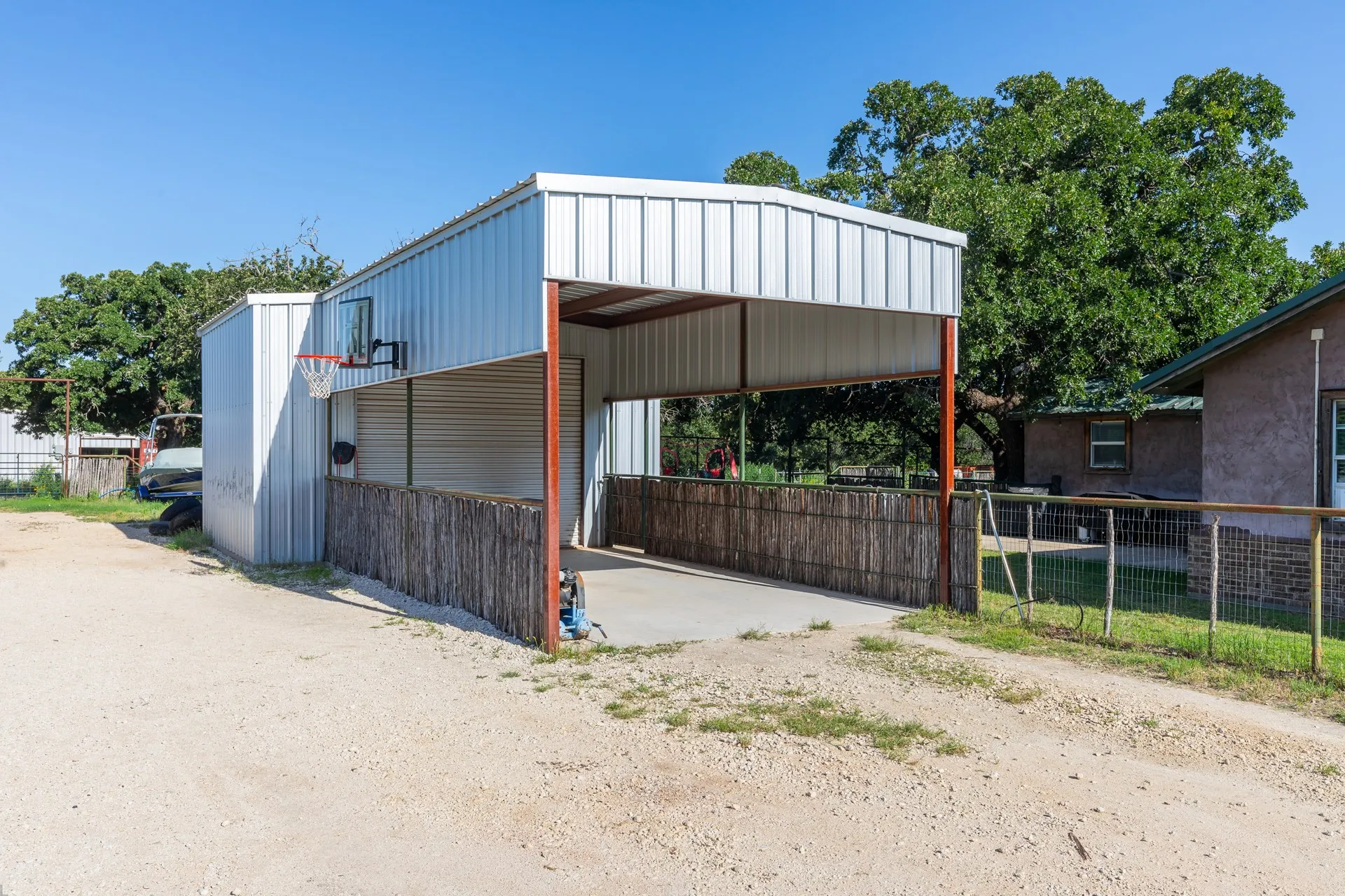 Single Family Residence For Sale in Callahan County , 2143 County Road 113, Clyde, Texas 79510, 4 Bedroom, 2 Bathroom, Garage spaces, 1,820 Sqft, built in 1948, mls#21300928, Real Estate Agent in Clyde, Homes For Sale in Callahan county, Homes For Sale in Clyde, Realtor in Clyde Texas, Real Estate Brokerage Independent Realty Texas, Luminita Cordes Realtor