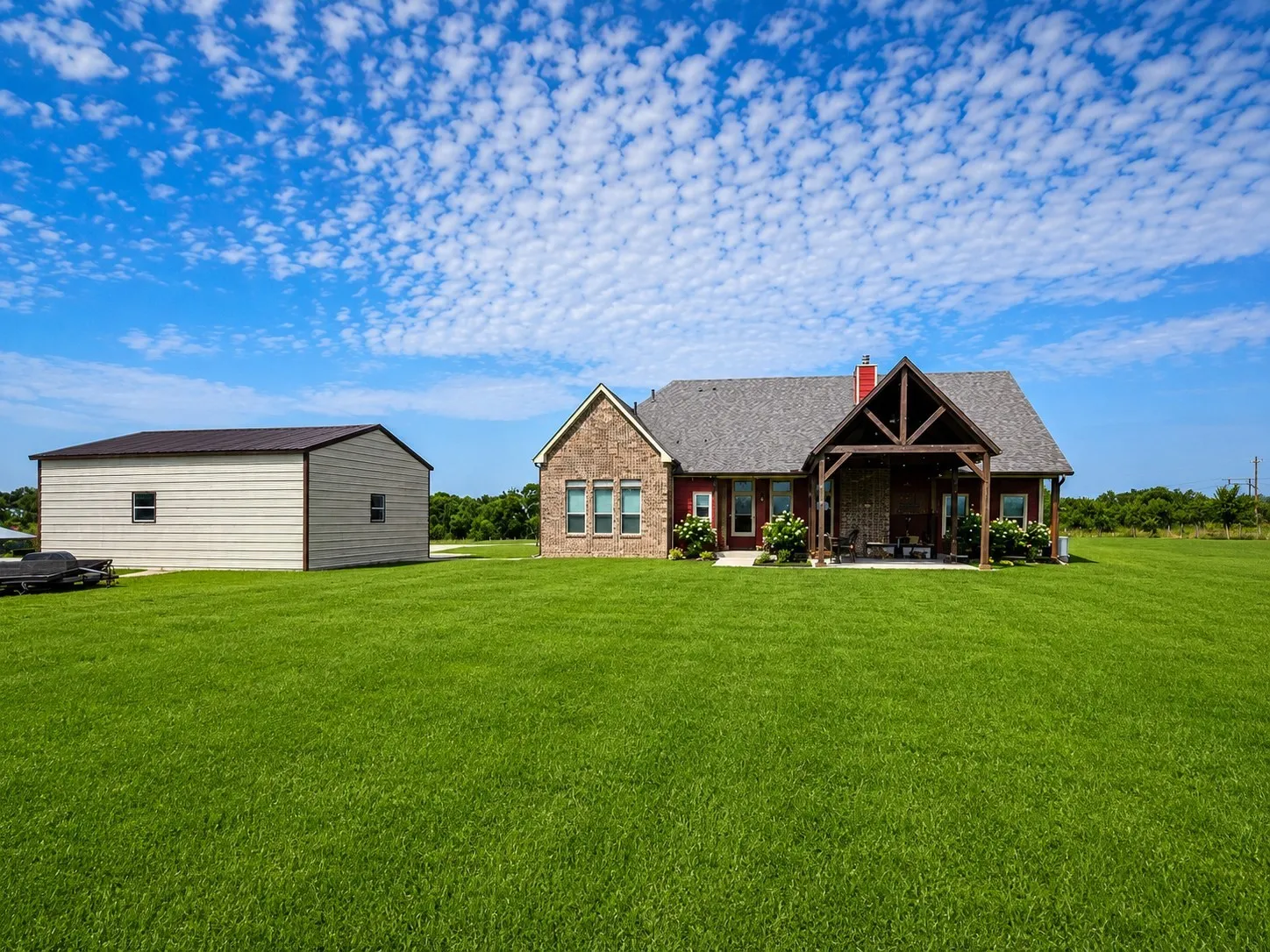 Single Family Residence For Sale in Grayson County , 3028 Harrell Road, Howe, Texas 75459, 4 Bedroom, 4 Bathroom, 2 Garage spaces, 3,732 Sqft, built in 2014, mls#21299947, Real Estate Agent in Howe, Homes For Sale in Grayson county, Homes For Sale in Howe, Realtor in Howe Texas, Real Estate Brokerage Independent Realty Texas, Luminita Cordes Realtor
