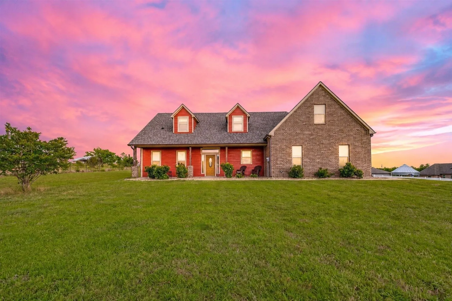 Single Family Residence For Sale in Grayson County , 3028 Harrell Road, Howe, Texas 75459, 4 Bedroom, 4 Bathroom, 2 Garage spaces, 3,732 Sqft, built in 2014, mls#21299947, Real Estate Agent in Howe, Homes For Sale in Grayson county, Homes For Sale in Howe, Realtor in Howe Texas, Real Estate Brokerage Independent Realty Texas, Luminita Cordes Realtor