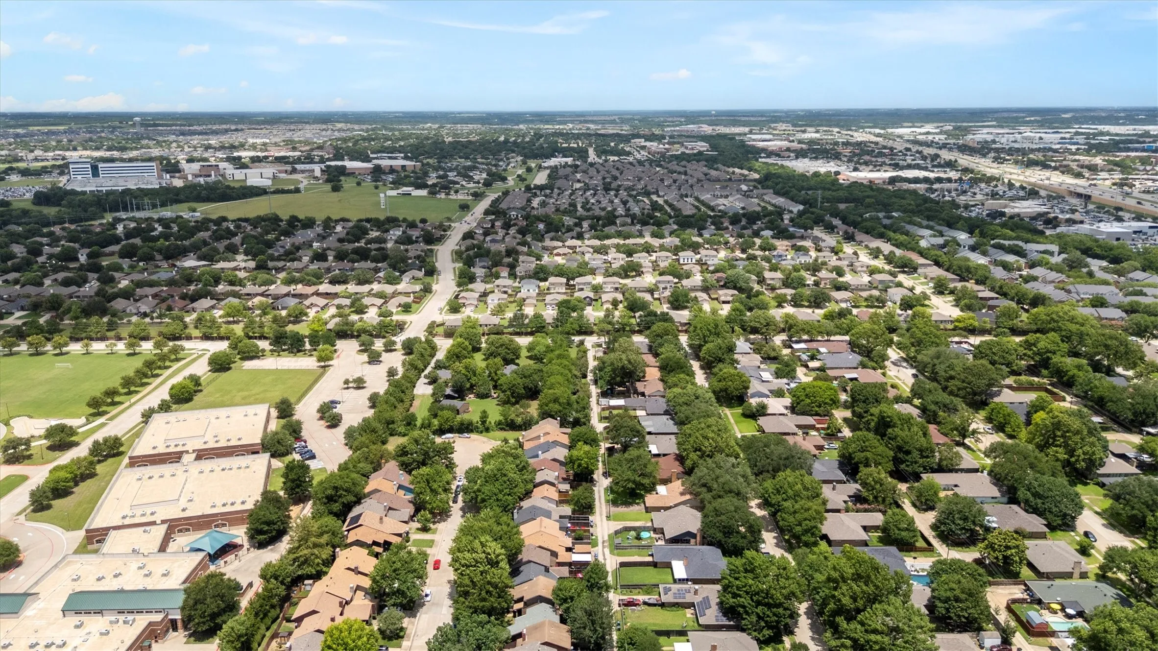 Townhouse For Sale in Collin County , 246 Mccarley Place, Mc Kinney, Texas 75071, 2 Bedroom, 3 Bathroom, 1 Garage spaces, 1,207 Sqft, built in 1983, mls#21298966, Real Estate Agent in Mc Kinney, Homes For Sale in Collin county, Homes For Sale in Mc Kinney, Realtor in Mc Kinney Texas, Real Estate Brokerage Independent Realty Texas, Luminita Cordes Realtor
