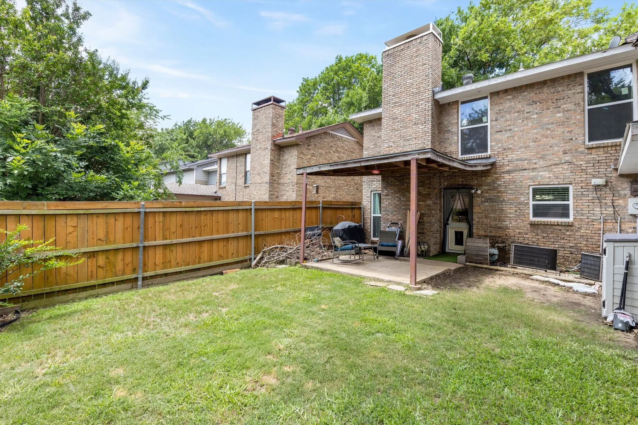 Townhouse For Sale in Collin County , 246 Mccarley Place, Mc Kinney, Texas 75071, 2 Bedroom, 3 Bathroom, 1 Garage spaces, 1,207 Sqft, built in 1983, mls#21298966, Real Estate Agent in Mc Kinney, Homes For Sale in Collin county, Homes For Sale in Mc Kinney, Realtor in Mc Kinney Texas, Real Estate Brokerage Independent Realty Texas, Luminita Cordes Realtor