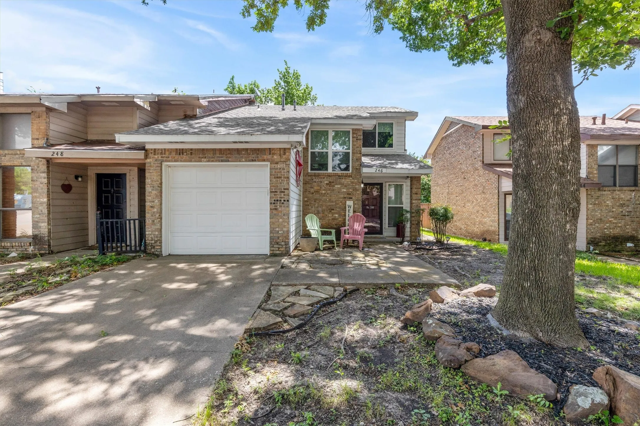 Townhouse For Sale in Collin County , 246 Mccarley Place, Mc Kinney, Texas 75071, 2 Bedroom, 3 Bathroom, 1 Garage spaces, 1,207 Sqft, built in 1983, mls#21298966, Real Estate Agent in Mc Kinney, Homes For Sale in Collin county, Homes For Sale in Mc Kinney, Realtor in Mc Kinney Texas, Real Estate Brokerage Independent Realty Texas, Luminita Cordes Realtor