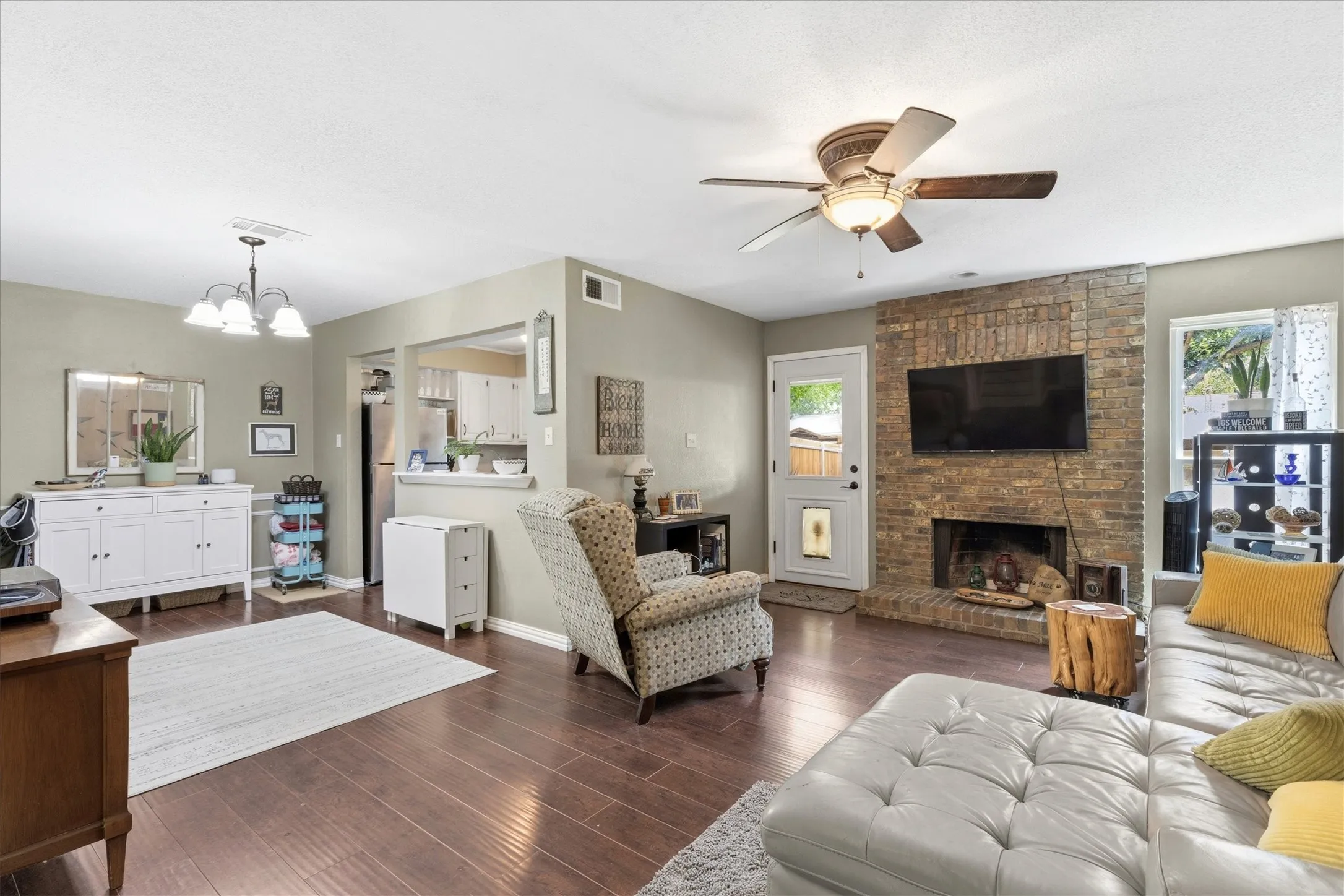 Townhouse For Sale in Collin County , 246 Mccarley Place, Mc Kinney, Texas 75071, 2 Bedroom, 3 Bathroom, 1 Garage spaces, 1,207 Sqft, built in 1983, mls#21298966, Real Estate Agent in Mc Kinney, Homes For Sale in Collin county, Homes For Sale in Mc Kinney, Realtor in Mc Kinney Texas, Real Estate Brokerage Independent Realty Texas, Luminita Cordes Realtor