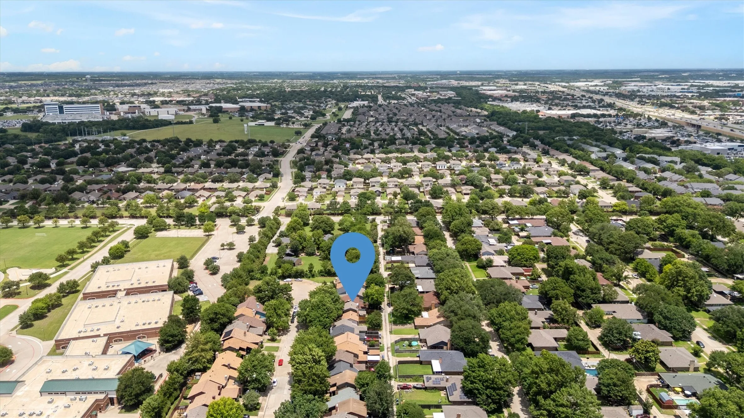 Townhouse For Sale in Collin County , 246 Mccarley Place, Mc Kinney, Texas 75071, 2 Bedroom, 3 Bathroom, 1 Garage spaces, 1,207 Sqft, built in 1983, mls#21298966, Real Estate Agent in Mc Kinney, Homes For Sale in Collin county, Homes For Sale in Mc Kinney, Realtor in Mc Kinney Texas, Real Estate Brokerage Independent Realty Texas, Luminita Cordes Realtor
