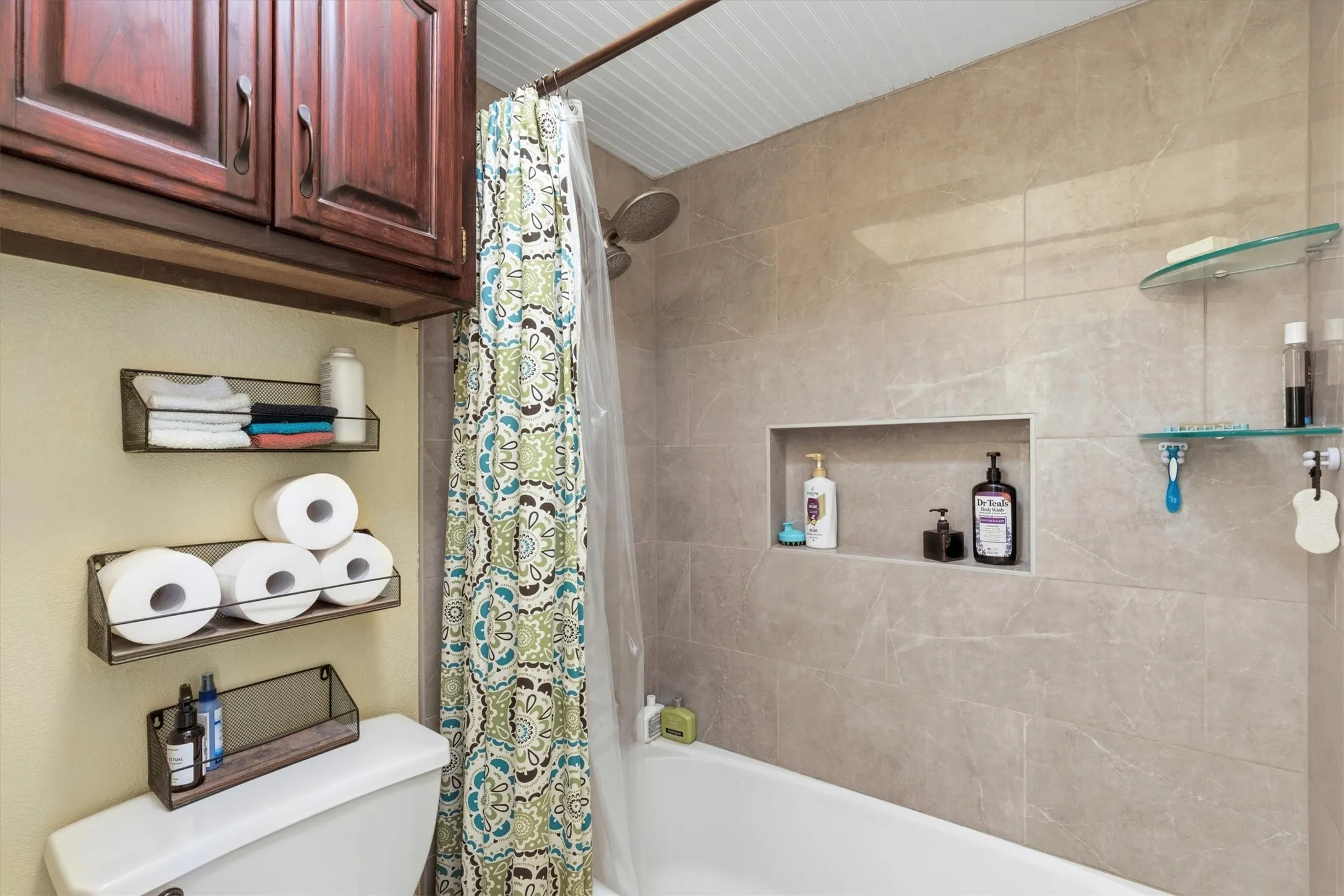 Townhouse For Sale in Collin County , 246 Mccarley Place, Mc Kinney, Texas 75071, 2 Bedroom, 3 Bathroom, 1 Garage spaces, 1,207 Sqft, built in 1983, mls#21298966, Real Estate Agent in Mc Kinney, Homes For Sale in Collin county, Homes For Sale in Mc Kinney, Realtor in Mc Kinney Texas, Real Estate Brokerage Independent Realty Texas, Luminita Cordes Realtor