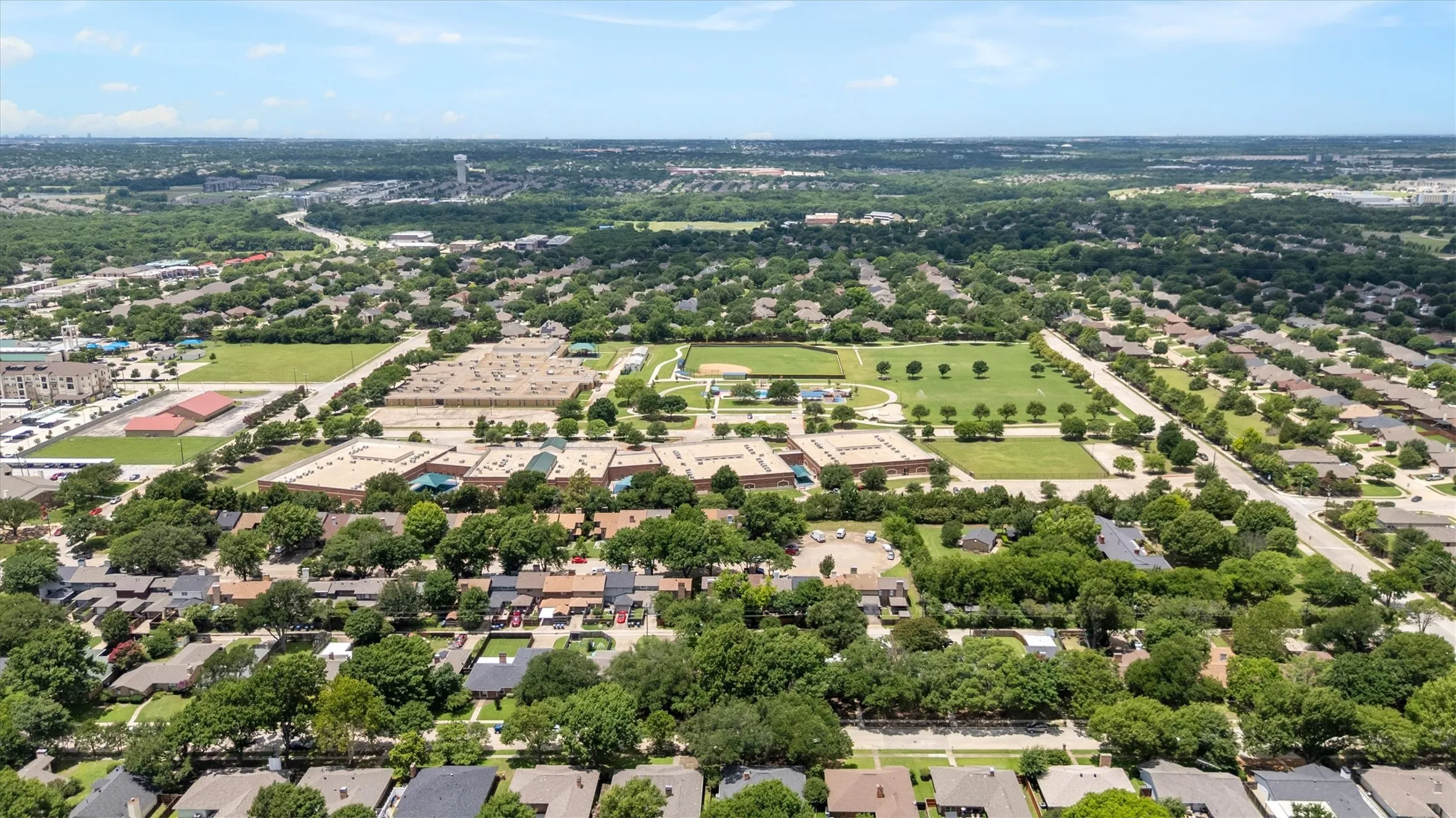 Townhouse For Sale in Collin County , 246 Mccarley Place, Mc Kinney, Texas 75071, 2 Bedroom, 3 Bathroom, 1 Garage spaces, 1,207 Sqft, built in 1983, mls#21298966, Real Estate Agent in Mc Kinney, Homes For Sale in Collin county, Homes For Sale in Mc Kinney, Realtor in Mc Kinney Texas, Real Estate Brokerage Independent Realty Texas, Luminita Cordes Realtor
