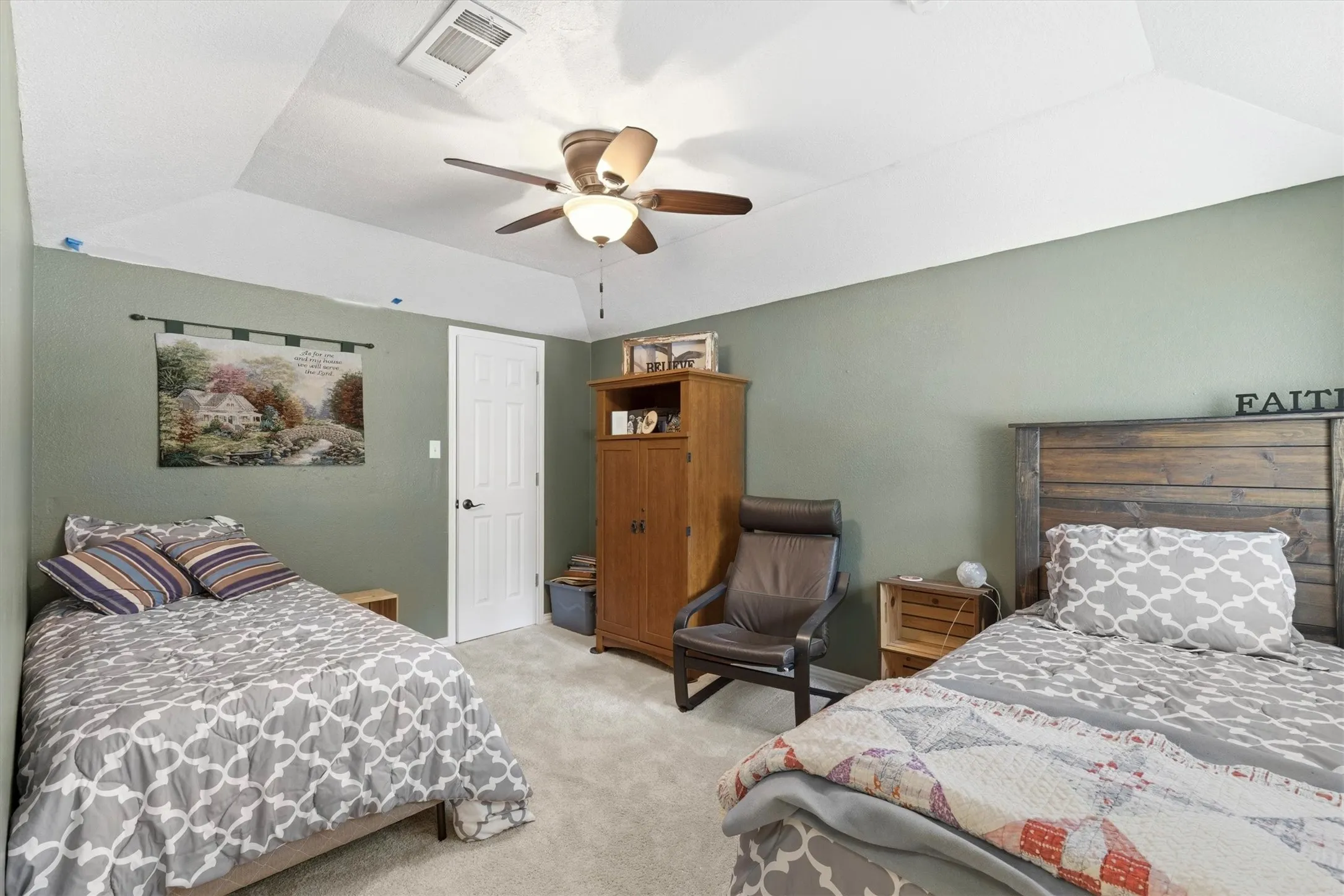 Townhouse For Sale in Collin County , 246 Mccarley Place, Mc Kinney, Texas 75071, 2 Bedroom, 3 Bathroom, 1 Garage spaces, 1,207 Sqft, built in 1983, mls#21298966, Real Estate Agent in Mc Kinney, Homes For Sale in Collin county, Homes For Sale in Mc Kinney, Realtor in Mc Kinney Texas, Real Estate Brokerage Independent Realty Texas, Luminita Cordes Realtor