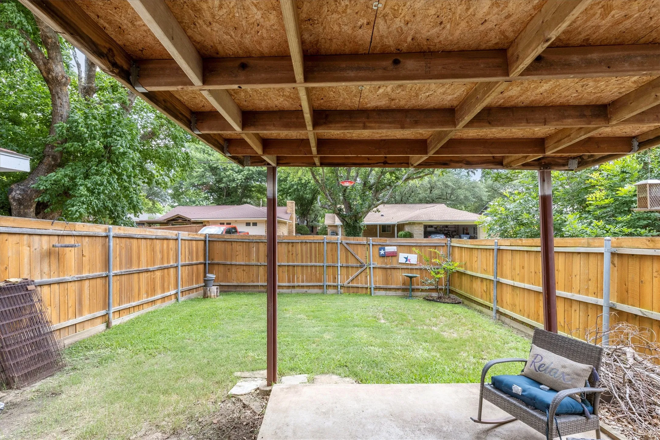 Townhouse For Sale in Collin County , 246 Mccarley Place, Mc Kinney, Texas 75071, 2 Bedroom, 3 Bathroom, 1 Garage spaces, 1,207 Sqft, built in 1983, mls#21298966, Real Estate Agent in Mc Kinney, Homes For Sale in Collin county, Homes For Sale in Mc Kinney, Realtor in Mc Kinney Texas, Real Estate Brokerage Independent Realty Texas, Luminita Cordes Realtor