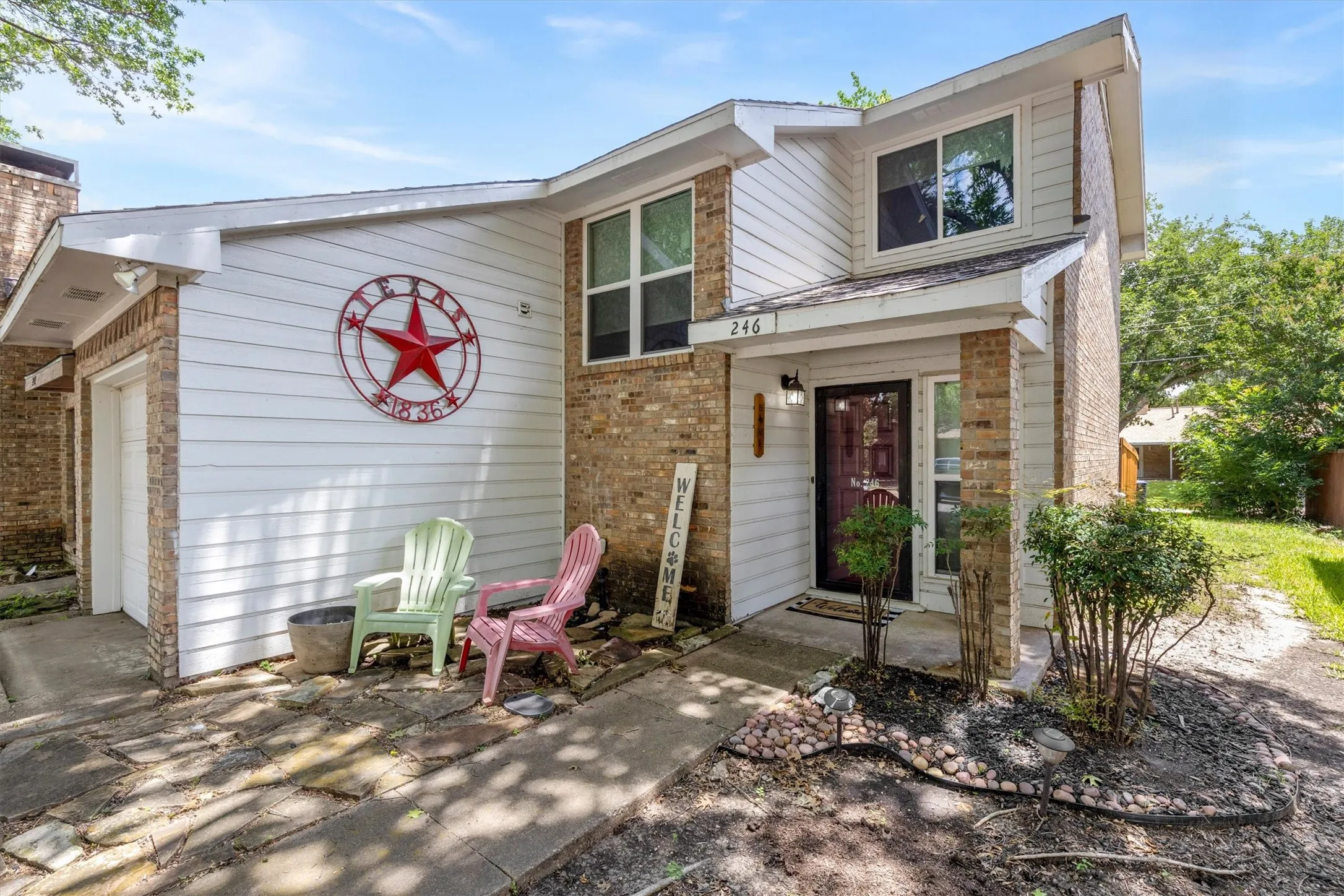 Townhouse For Sale in Collin County , 246 Mccarley Place, Mc Kinney, Texas 75071, 2 Bedroom, 3 Bathroom, 1 Garage spaces, 1,207 Sqft, built in 1983, mls#21298966, Real Estate Agent in Mc Kinney, Homes For Sale in Collin county, Homes For Sale in Mc Kinney, Realtor in Mc Kinney Texas, Real Estate Brokerage Independent Realty Texas, Luminita Cordes Realtor