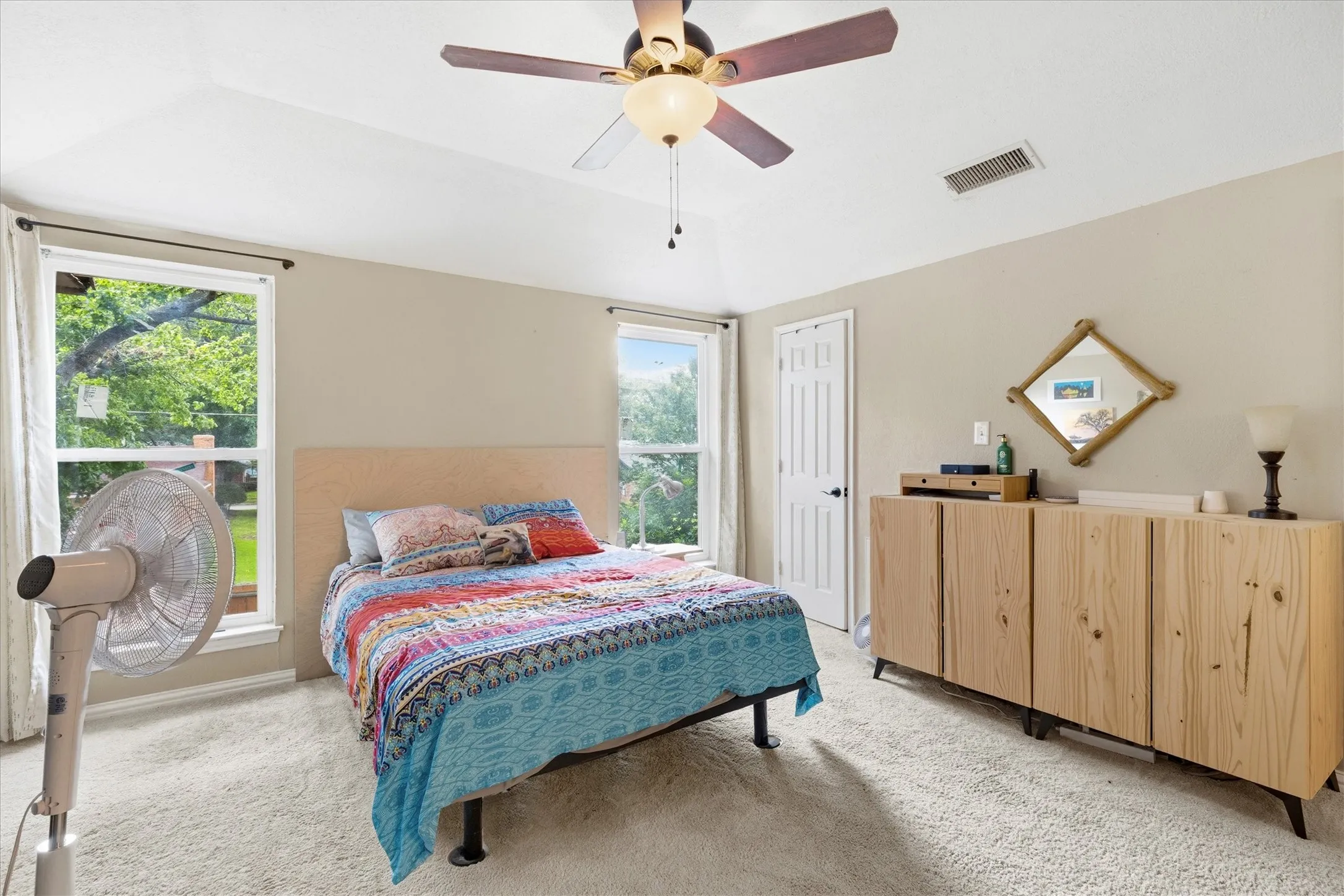 Townhouse For Sale in Collin County , 246 Mccarley Place, Mc Kinney, Texas 75071, 2 Bedroom, 3 Bathroom, 1 Garage spaces, 1,207 Sqft, built in 1983, mls#21298966, Real Estate Agent in Mc Kinney, Homes For Sale in Collin county, Homes For Sale in Mc Kinney, Realtor in Mc Kinney Texas, Real Estate Brokerage Independent Realty Texas, Luminita Cordes Realtor