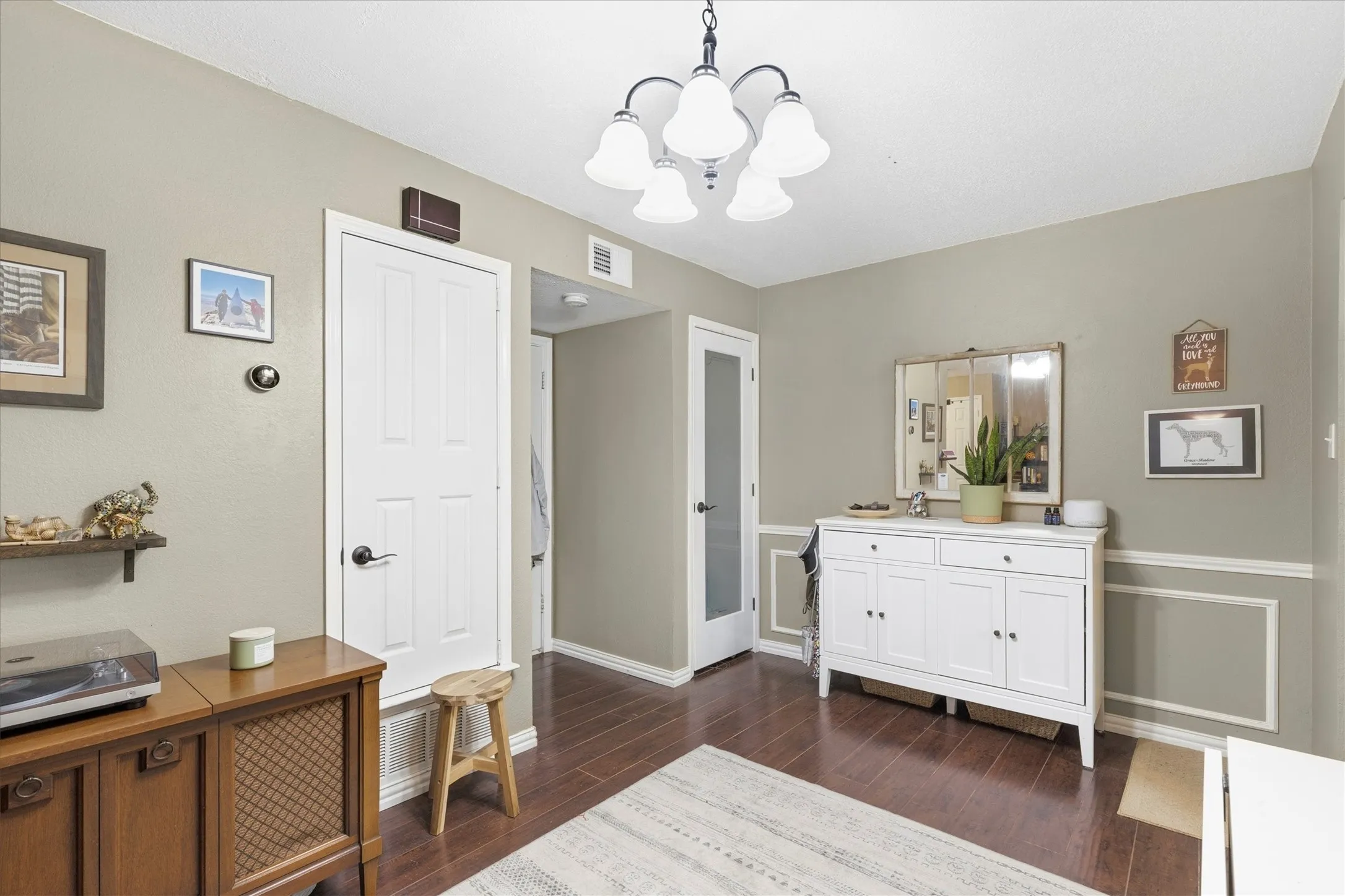 Townhouse For Sale in Collin County , 246 Mccarley Place, Mc Kinney, Texas 75071, 2 Bedroom, 3 Bathroom, 1 Garage spaces, 1,207 Sqft, built in 1983, mls#21298966, Real Estate Agent in Mc Kinney, Homes For Sale in Collin county, Homes For Sale in Mc Kinney, Realtor in Mc Kinney Texas, Real Estate Brokerage Independent Realty Texas, Luminita Cordes Realtor