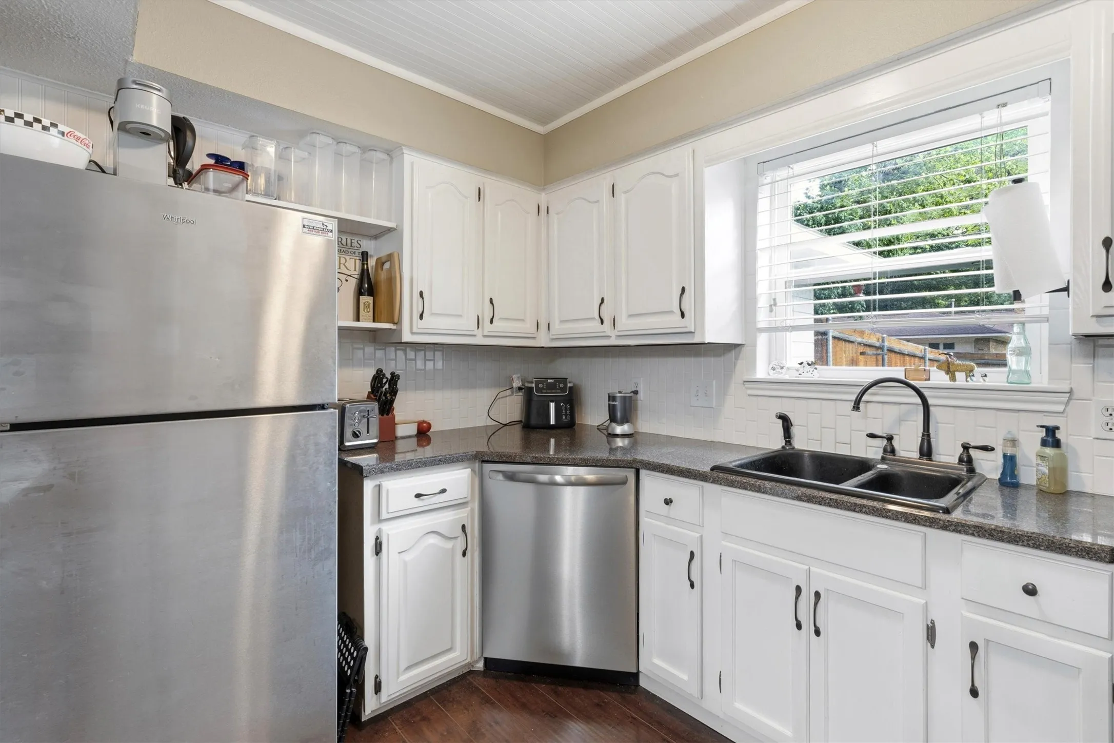 Townhouse For Sale in Collin County , 246 Mccarley Place, Mc Kinney, Texas 75071, 2 Bedroom, 3 Bathroom, 1 Garage spaces, 1,207 Sqft, built in 1983, mls#21298966, Real Estate Agent in Mc Kinney, Homes For Sale in Collin county, Homes For Sale in Mc Kinney, Realtor in Mc Kinney Texas, Real Estate Brokerage Independent Realty Texas, Luminita Cordes Realtor