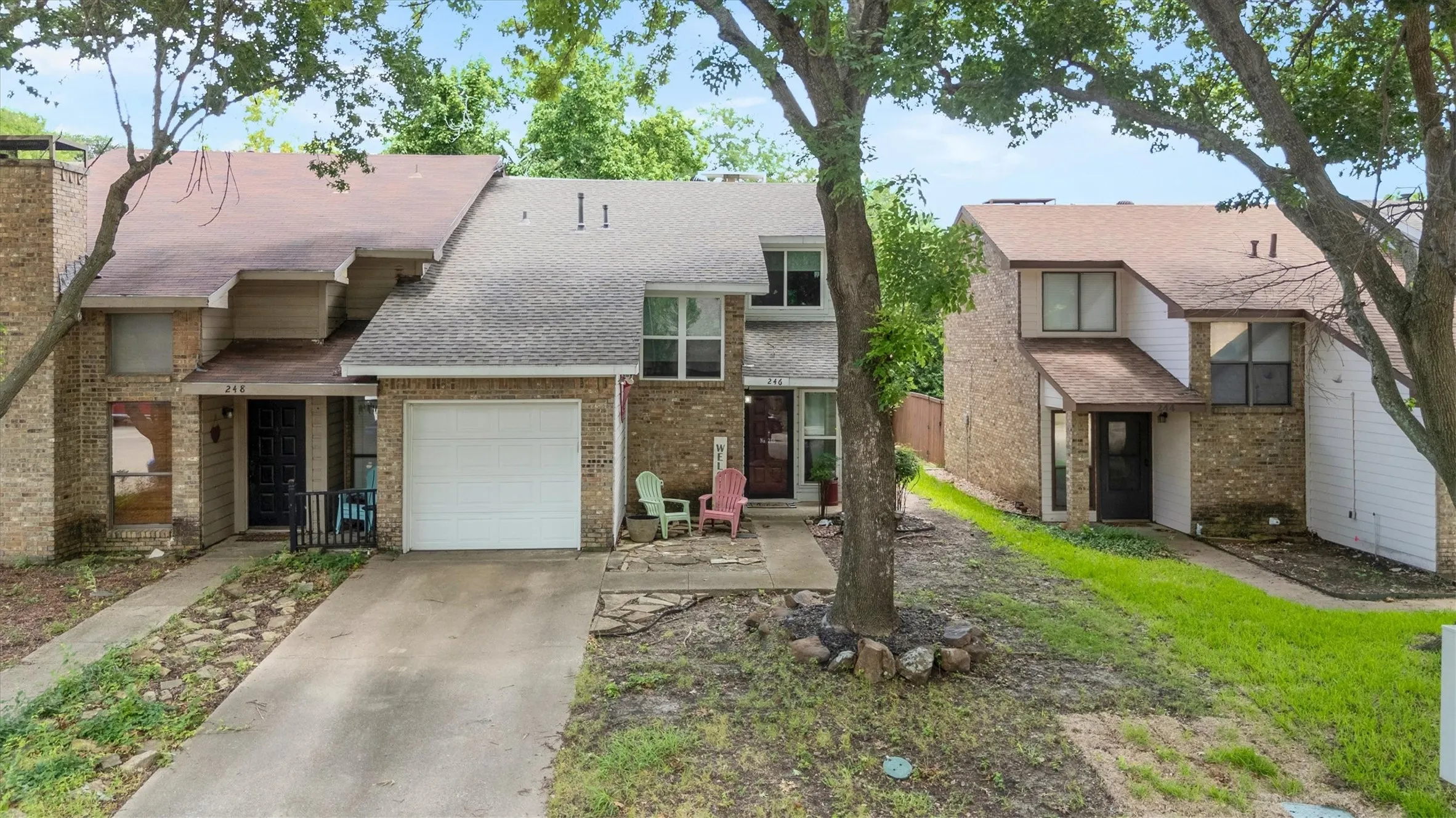 Townhouse For Sale in Collin County , 246 Mccarley Place, Mc Kinney, Texas 75071, 2 Bedroom, 3 Bathroom, 1 Garage spaces, 1,207 Sqft, built in 1983, mls#21298966, Real Estate Agent in Mc Kinney, Homes For Sale in Collin county, Homes For Sale in Mc Kinney, Realtor in Mc Kinney Texas, Real Estate Brokerage Independent Realty Texas, Luminita Cordes Realtor