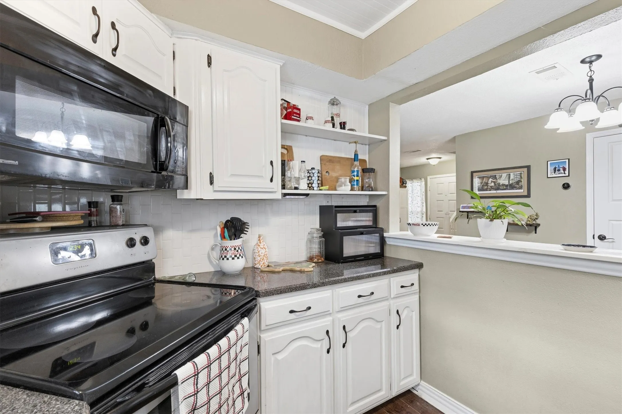 Townhouse For Sale in Collin County , 246 Mccarley Place, Mc Kinney, Texas 75071, 2 Bedroom, 3 Bathroom, 1 Garage spaces, 1,207 Sqft, built in 1983, mls#21298966, Real Estate Agent in Mc Kinney, Homes For Sale in Collin county, Homes For Sale in Mc Kinney, Realtor in Mc Kinney Texas, Real Estate Brokerage Independent Realty Texas, Luminita Cordes Realtor