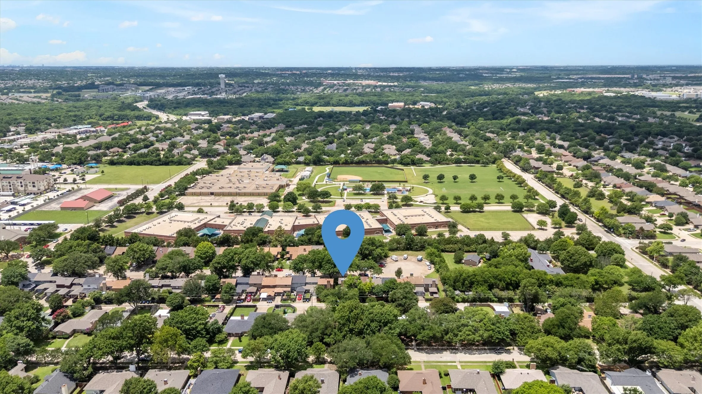 Townhouse For Sale in Collin County , 246 Mccarley Place, Mc Kinney, Texas 75071, 2 Bedroom, 3 Bathroom, 1 Garage spaces, 1,207 Sqft, built in 1983, mls#21298966, Real Estate Agent in Mc Kinney, Homes For Sale in Collin county, Homes For Sale in Mc Kinney, Realtor in Mc Kinney Texas, Real Estate Brokerage Independent Realty Texas, Luminita Cordes Realtor