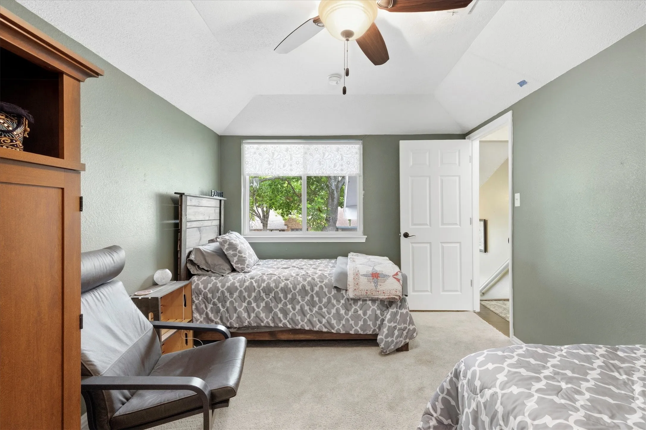 Townhouse For Sale in Collin County , 246 Mccarley Place, Mc Kinney, Texas 75071, 2 Bedroom, 3 Bathroom, 1 Garage spaces, 1,207 Sqft, built in 1983, mls#21298966, Real Estate Agent in Mc Kinney, Homes For Sale in Collin county, Homes For Sale in Mc Kinney, Realtor in Mc Kinney Texas, Real Estate Brokerage Independent Realty Texas, Luminita Cordes Realtor