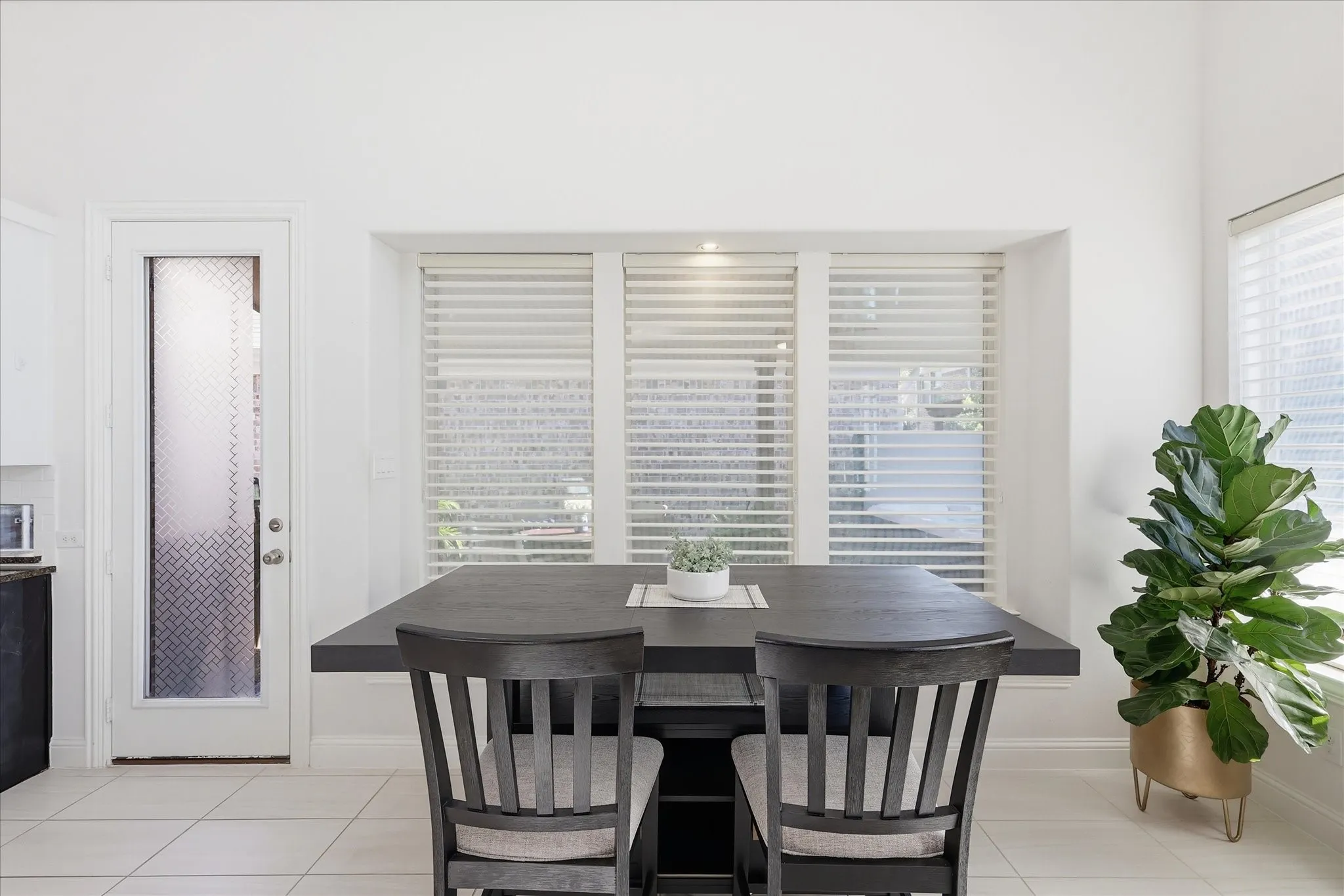 Single Family Residence For Sale in Denton County , 8316 Inverness, The Colony, Texas 75056, 4 Bedroom, 3 Bathroom, 2 Garage spaces, 3,325 Sqft, built in 2016, mls#21300670, Real Estate Agent in The Colony, Homes For Sale in Denton county, Homes For Sale in The Colony, Realtor in The Colony Texas, Real Estate Brokerage Independent Realty Texas, Luminita Cordes Realtor