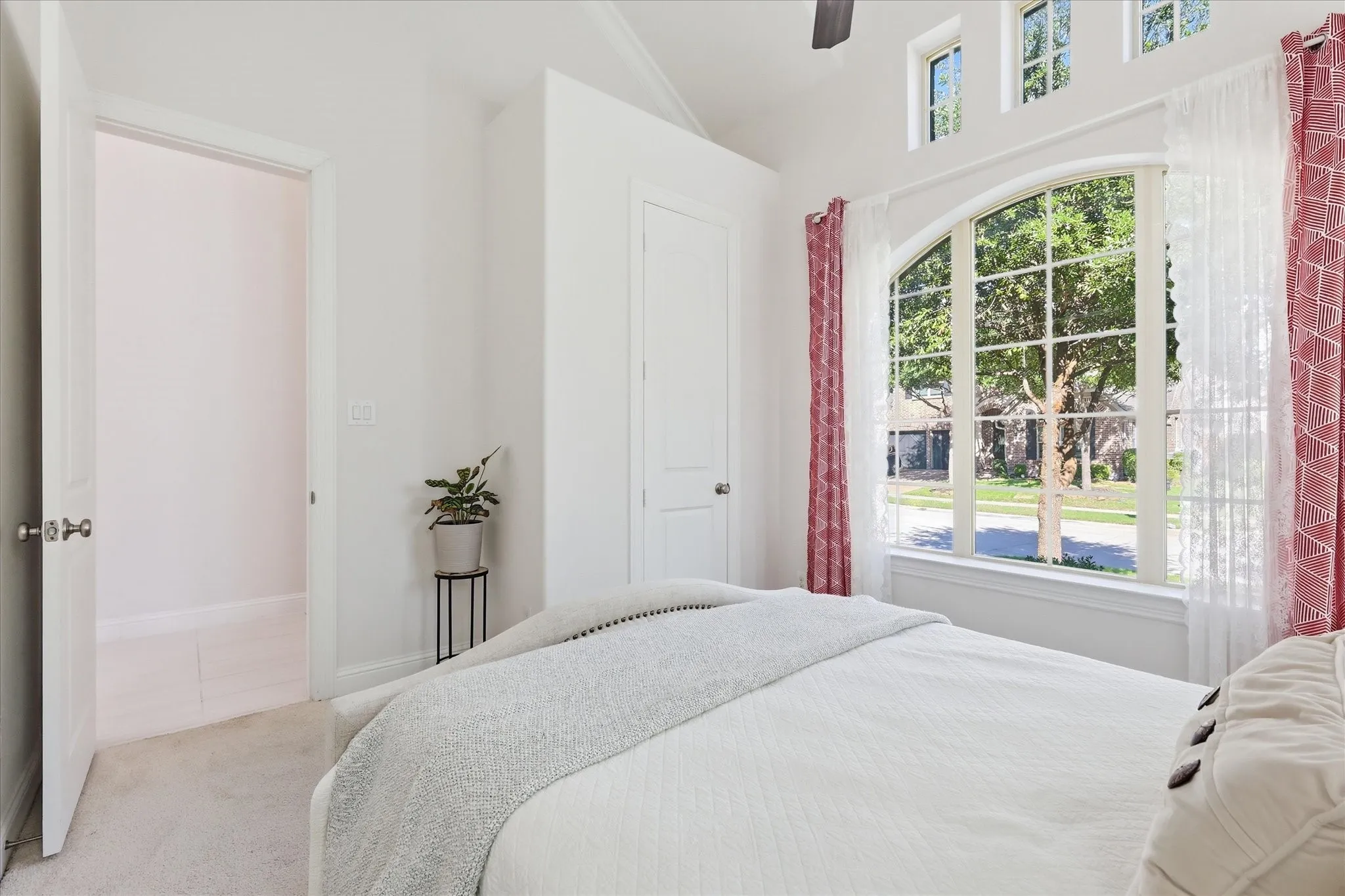 Single Family Residence For Sale in Denton County , 8316 Inverness, The Colony, Texas 75056, 4 Bedroom, 3 Bathroom, 2 Garage spaces, 3,325 Sqft, built in 2016, mls#21300670, Real Estate Agent in The Colony, Homes For Sale in Denton county, Homes For Sale in The Colony, Realtor in The Colony Texas, Real Estate Brokerage Independent Realty Texas, Luminita Cordes Realtor