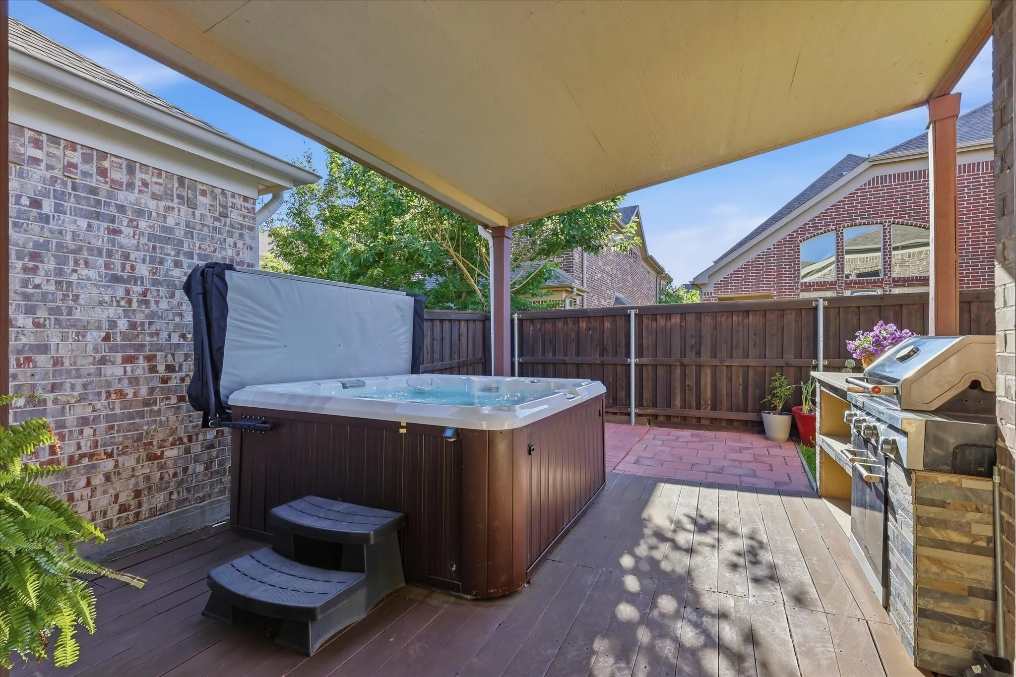 Single Family Residence For Sale in Denton County , 8316 Inverness, The Colony, Texas 75056, 4 Bedroom, 3 Bathroom, 2 Garage spaces, 3,325 Sqft, built in 2016, mls#21300670, Real Estate Agent in The Colony, Homes For Sale in Denton county, Homes For Sale in The Colony, Realtor in The Colony Texas, Real Estate Brokerage Independent Realty Texas, Luminita Cordes Realtor