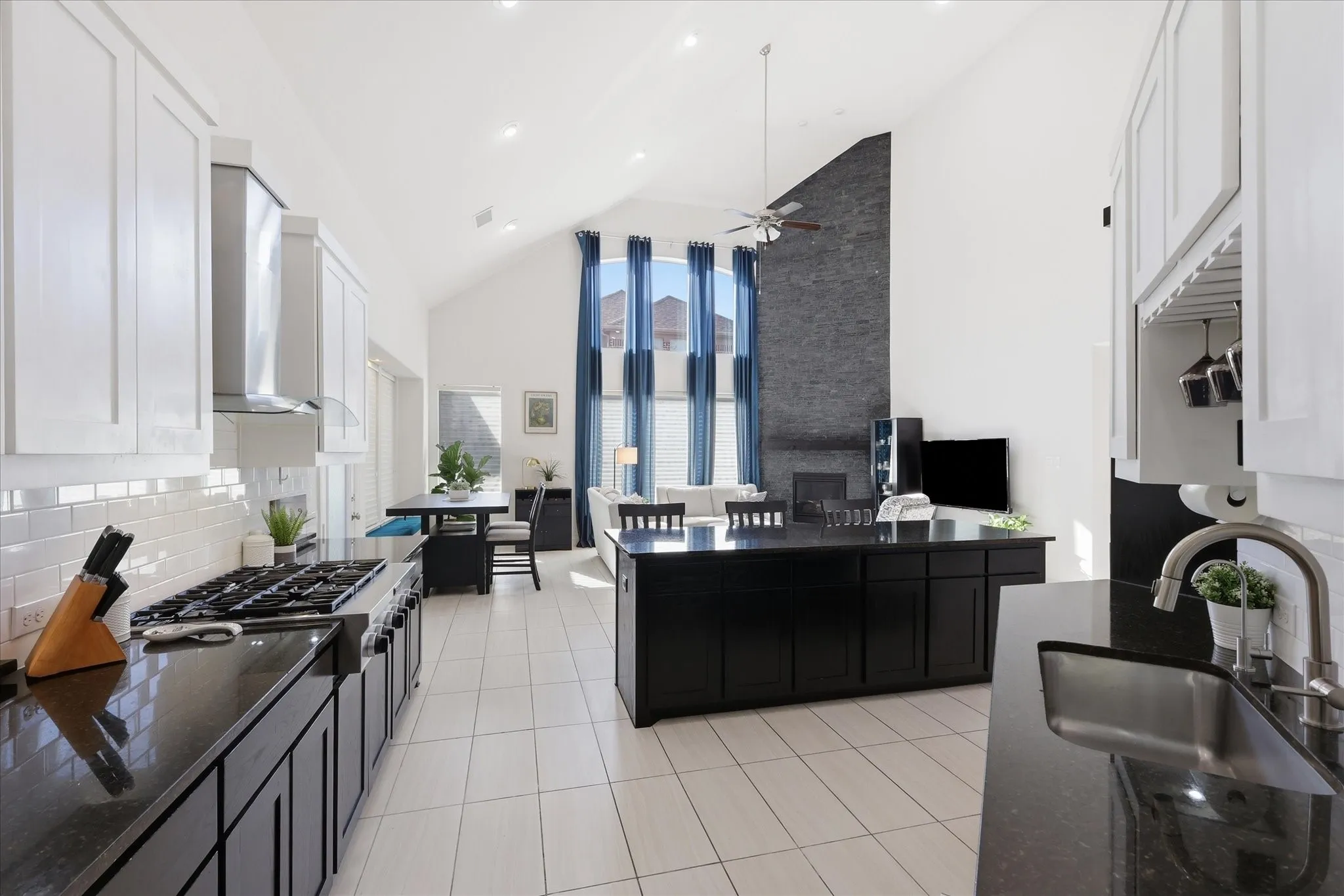 Single Family Residence For Sale in Denton County , 8316 Inverness, The Colony, Texas 75056, 4 Bedroom, 3 Bathroom, 2 Garage spaces, 3,325 Sqft, built in 2016, mls#21300670, Real Estate Agent in The Colony, Homes For Sale in Denton county, Homes For Sale in The Colony, Realtor in The Colony Texas, Real Estate Brokerage Independent Realty Texas, Luminita Cordes Realtor