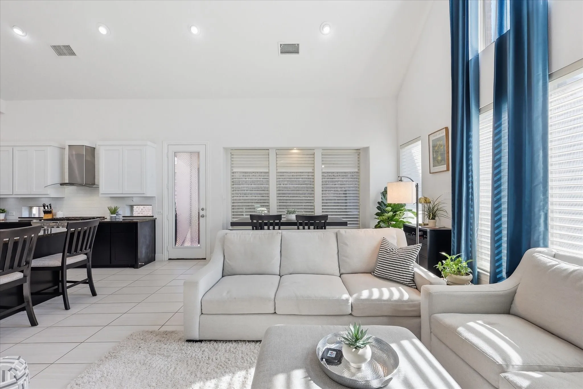 Single Family Residence For Sale in Denton County , 8316 Inverness, The Colony, Texas 75056, 4 Bedroom, 3 Bathroom, 2 Garage spaces, 3,325 Sqft, built in 2016, mls#21300670, Real Estate Agent in The Colony, Homes For Sale in Denton county, Homes For Sale in The Colony, Realtor in The Colony Texas, Real Estate Brokerage Independent Realty Texas, Luminita Cordes Realtor