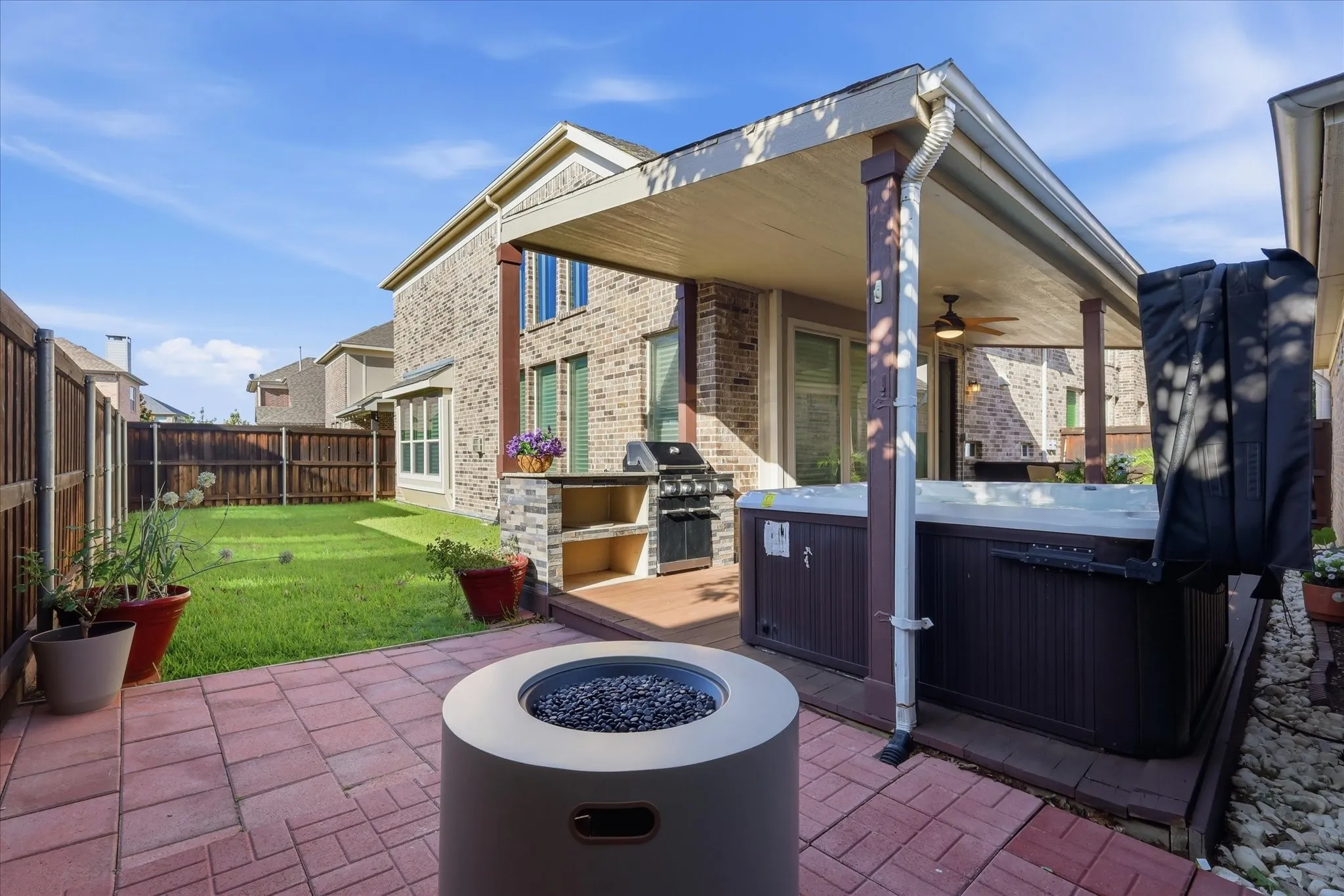 Single Family Residence For Sale in Denton County , 8316 Inverness, The Colony, Texas 75056, 4 Bedroom, 3 Bathroom, 2 Garage spaces, 3,325 Sqft, built in 2016, mls#21300670, Real Estate Agent in The Colony, Homes For Sale in Denton county, Homes For Sale in The Colony, Realtor in The Colony Texas, Real Estate Brokerage Independent Realty Texas, Luminita Cordes Realtor