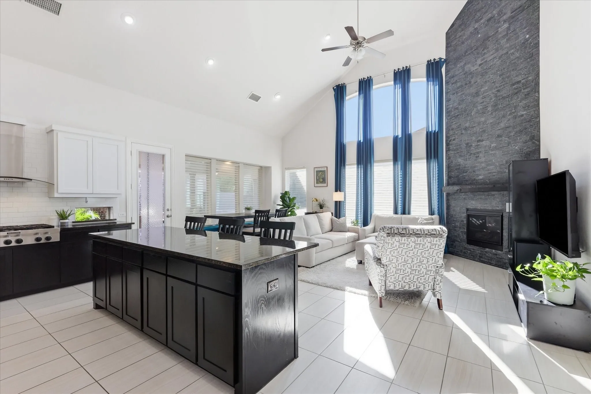 Single Family Residence For Sale in Denton County , 8316 Inverness, The Colony, Texas 75056, 4 Bedroom, 3 Bathroom, 2 Garage spaces, 3,325 Sqft, built in 2016, mls#21300670, Real Estate Agent in The Colony, Homes For Sale in Denton county, Homes For Sale in The Colony, Realtor in The Colony Texas, Real Estate Brokerage Independent Realty Texas, Luminita Cordes Realtor