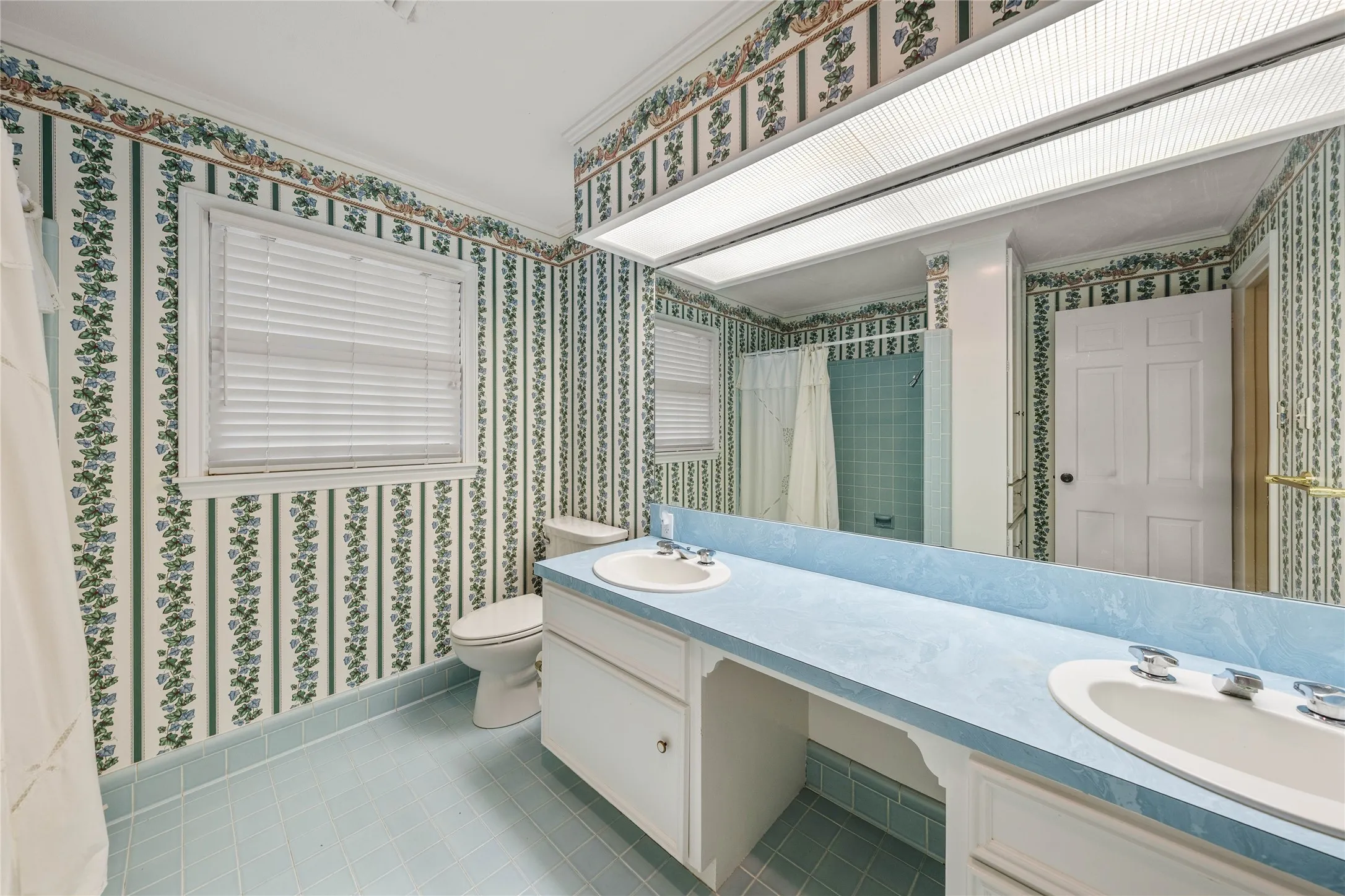 Single Family Residence For Sale in Mc Lennan County , 3010 Inverness Drive, Waco, Texas 76710, 3 Bedrooms, 3 Bathrooms, 2 Garage spaces, 3,698 Sqft, built in 1970, Price $1,400,000, mls#21299827, Real Estate Agent in Waco, Homes For Sale in Mc Lennan county, Homes For Sale in Waco, Realtor in Waco Texas, Real Estate Brokerage Independent Realty Texas, Luminita Cordes Realtor