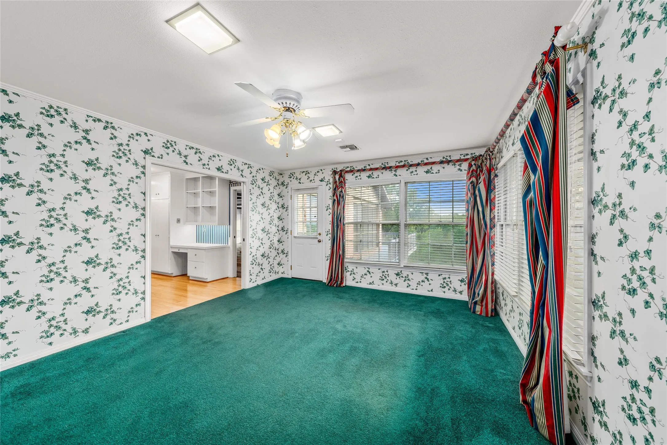 Single Family Residence For Sale in Mc Lennan County , 3010 Inverness Drive, Waco, Texas 76710, 3 Bedrooms, 3 Bathrooms, 2 Garage spaces, 3,698 Sqft, built in 1970, Price $1,400,000, mls#21299827, Real Estate Agent in Waco, Homes For Sale in Mc Lennan county, Homes For Sale in Waco, Realtor in Waco Texas, Real Estate Brokerage Independent Realty Texas, Luminita Cordes Realtor